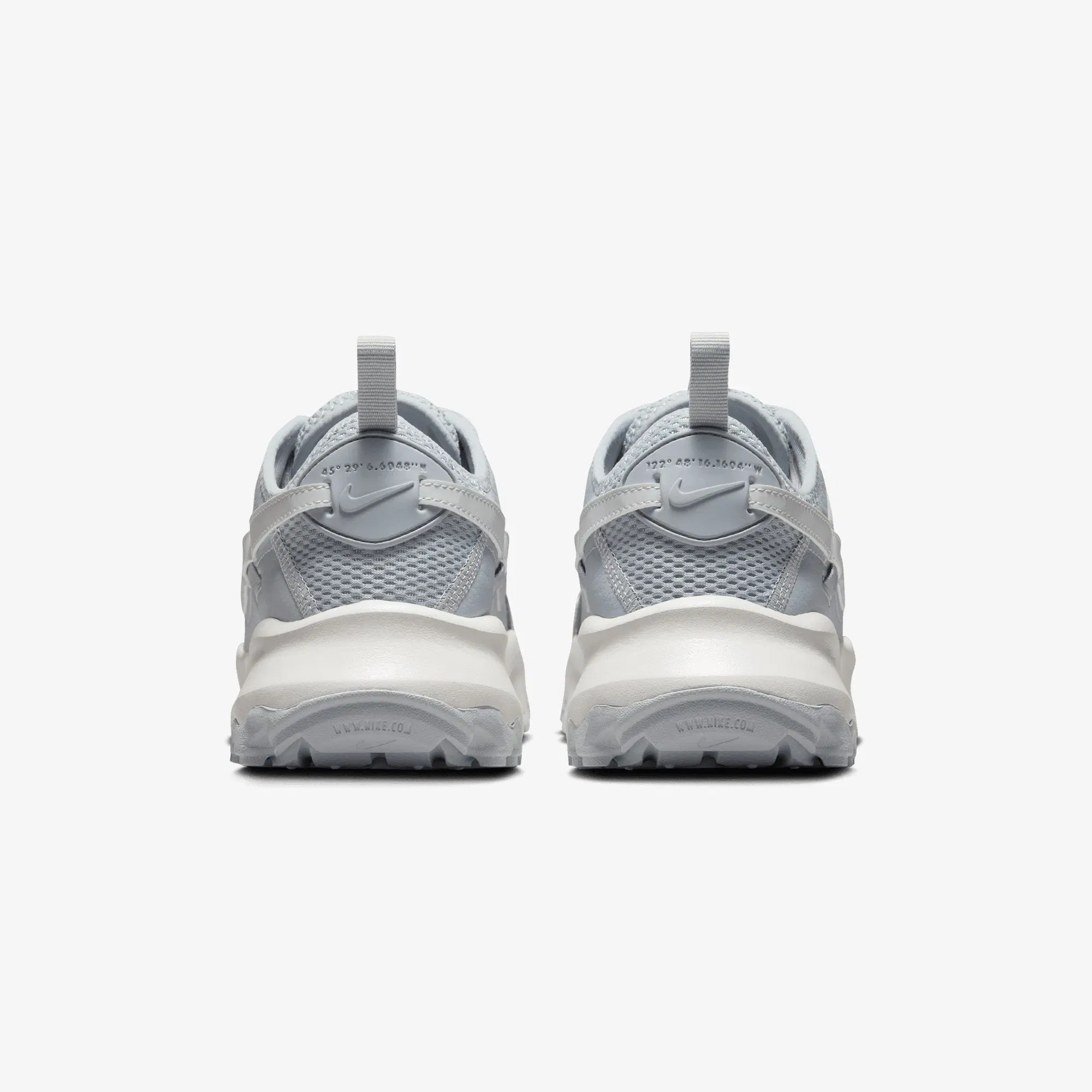 NIKE TC 7900 { WOLF GREY/MTLC PLATINUM-PHOTON DUST