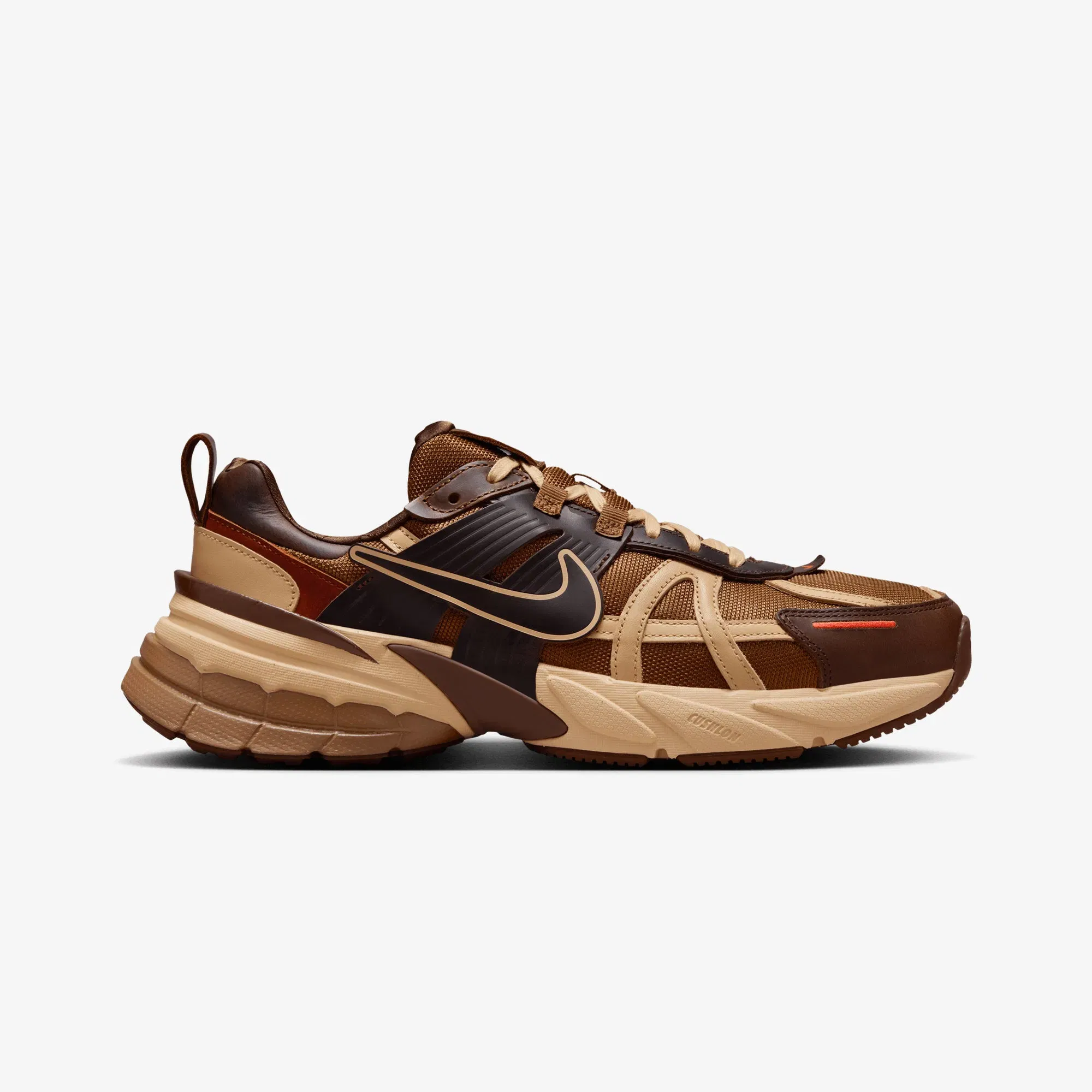 Nike V2K RUN { LT BRITISH TAN/LT BRITISH TAN-SESAME