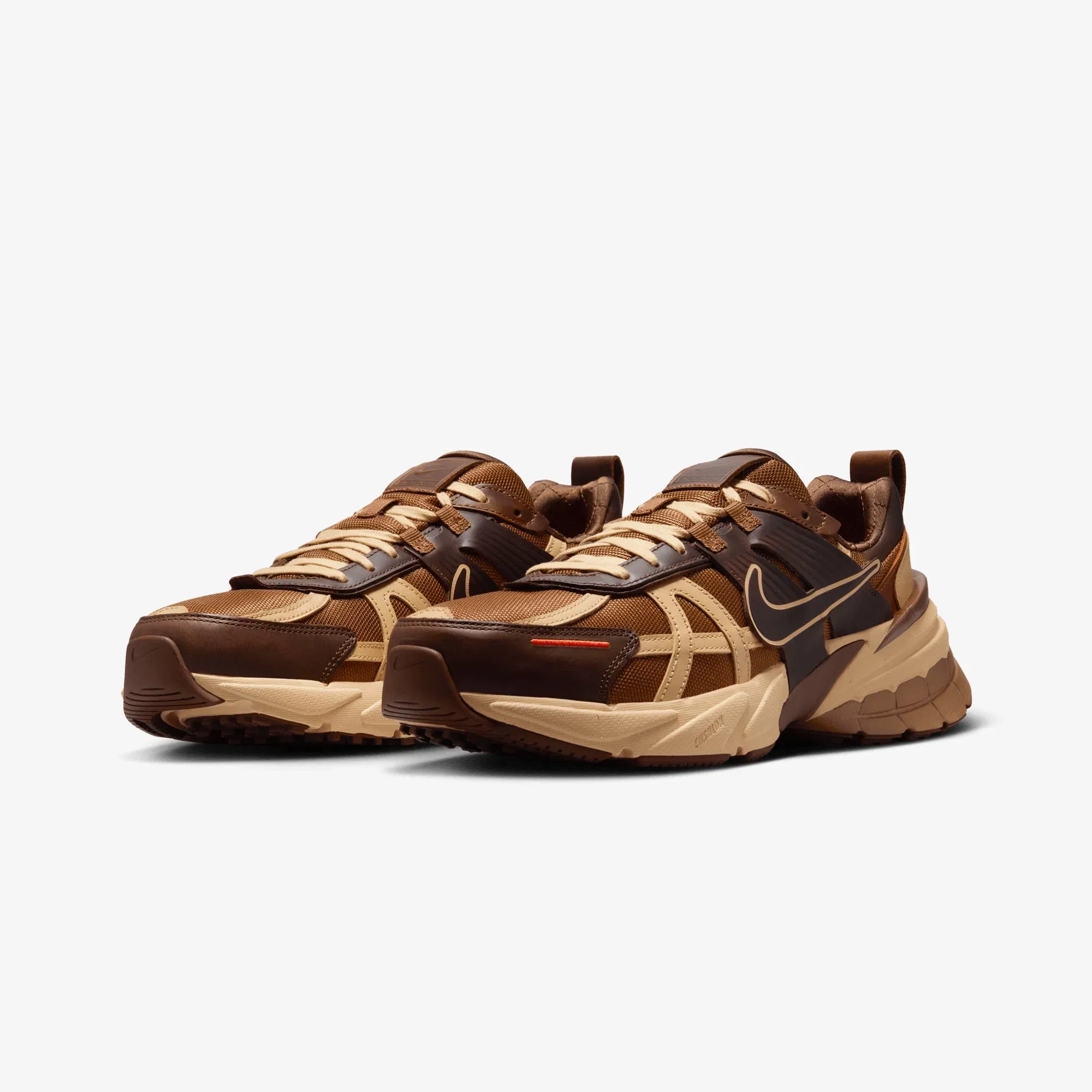 Nike V2K RUN { LT BRITISH TAN/LT BRITISH TAN-SESAME