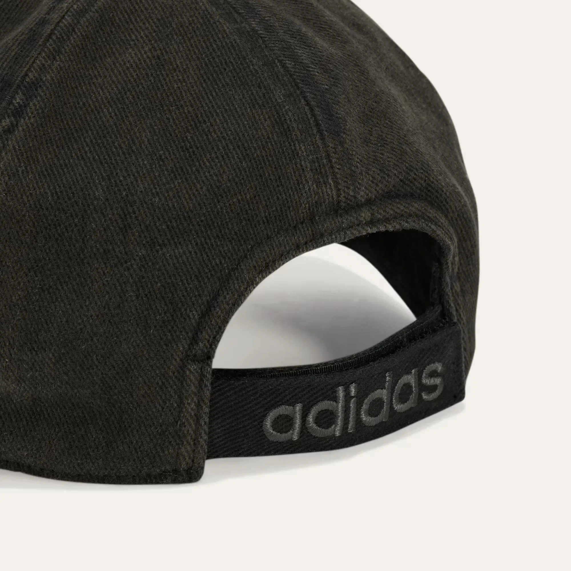 ADIDAS ORIGINALS AVAVAV SLASHED CAP { BLACK