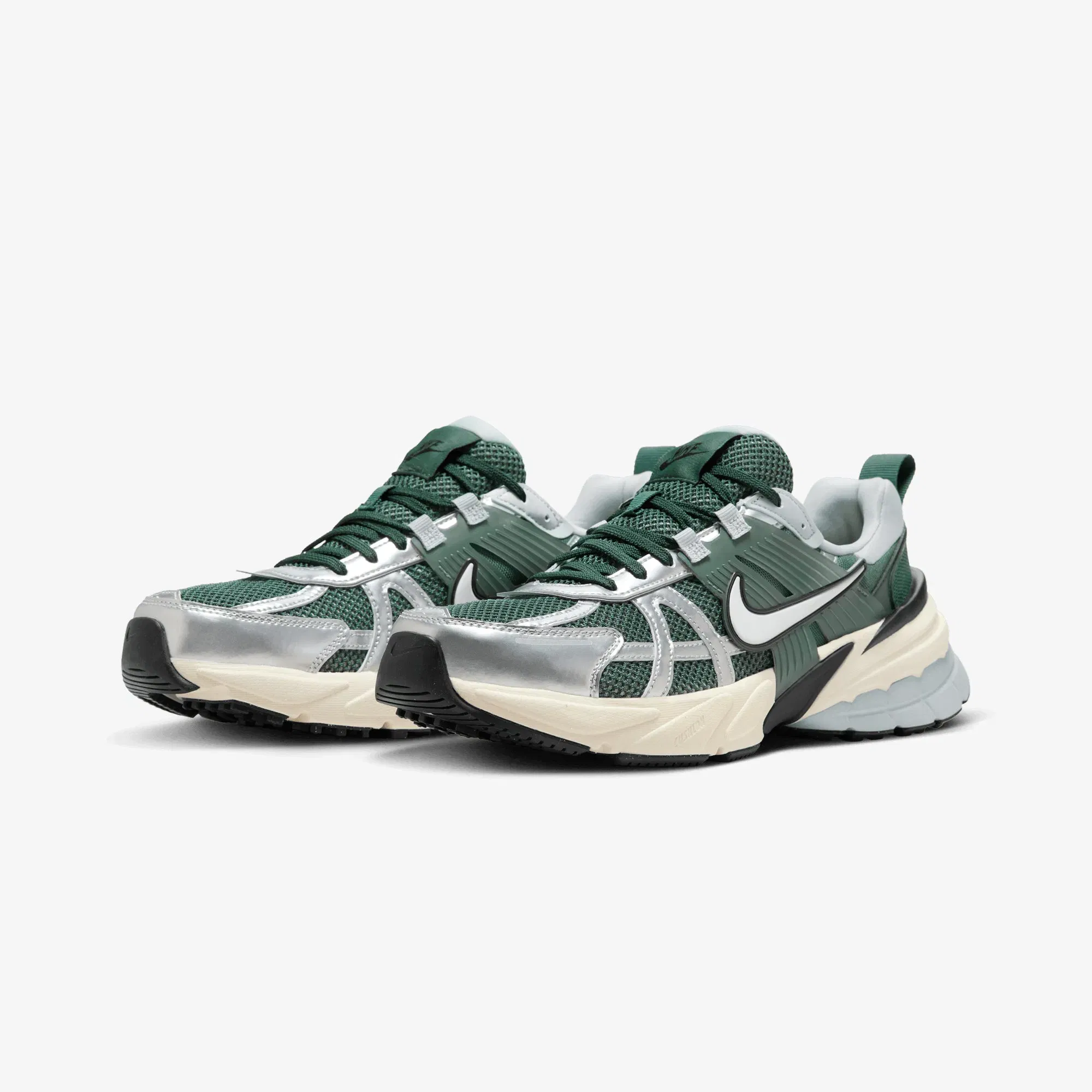 Nike V2K RUN { VINTAGE GREEN/VINTAGE GREEN