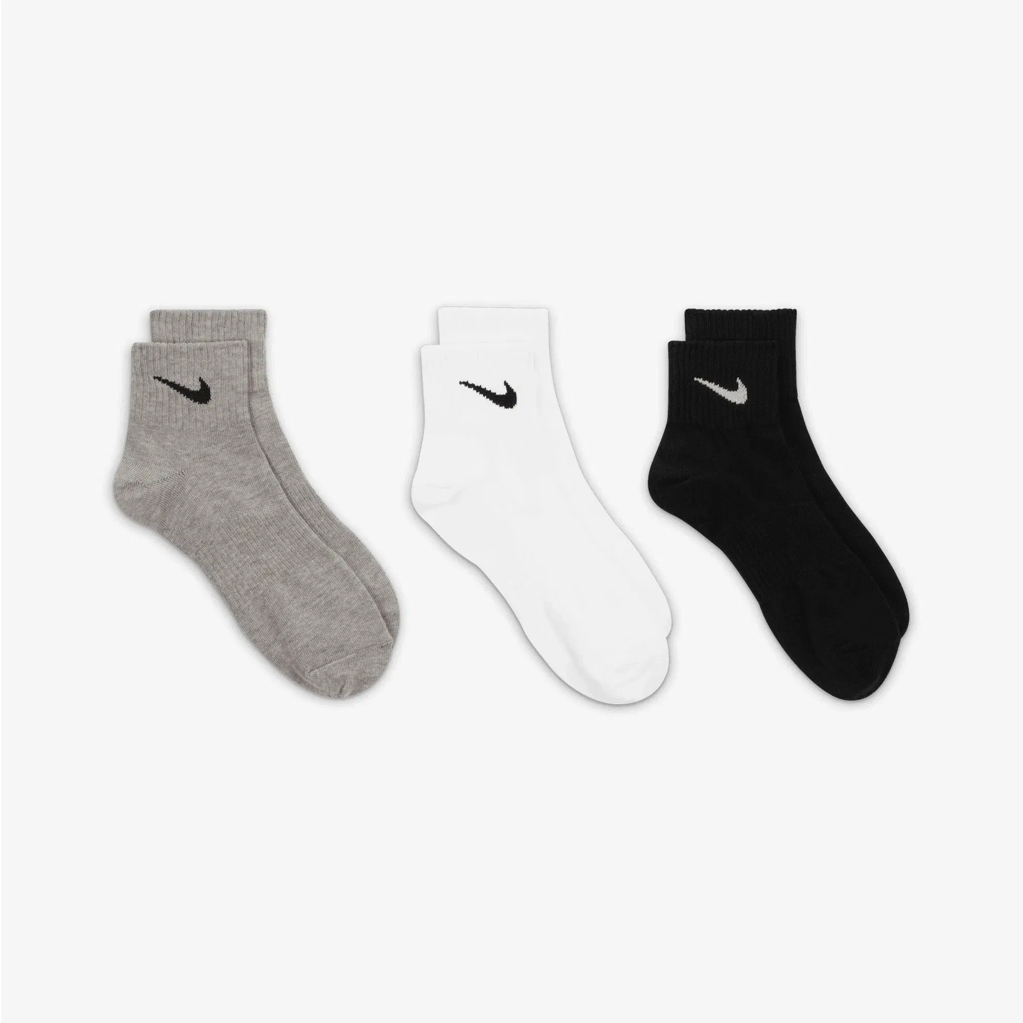 NIKE PERFORMANCE LIGHTWEIGHT TRAINING ANKLE SOCKS (3 PAIRS) { GREY/WHITE/BLACK