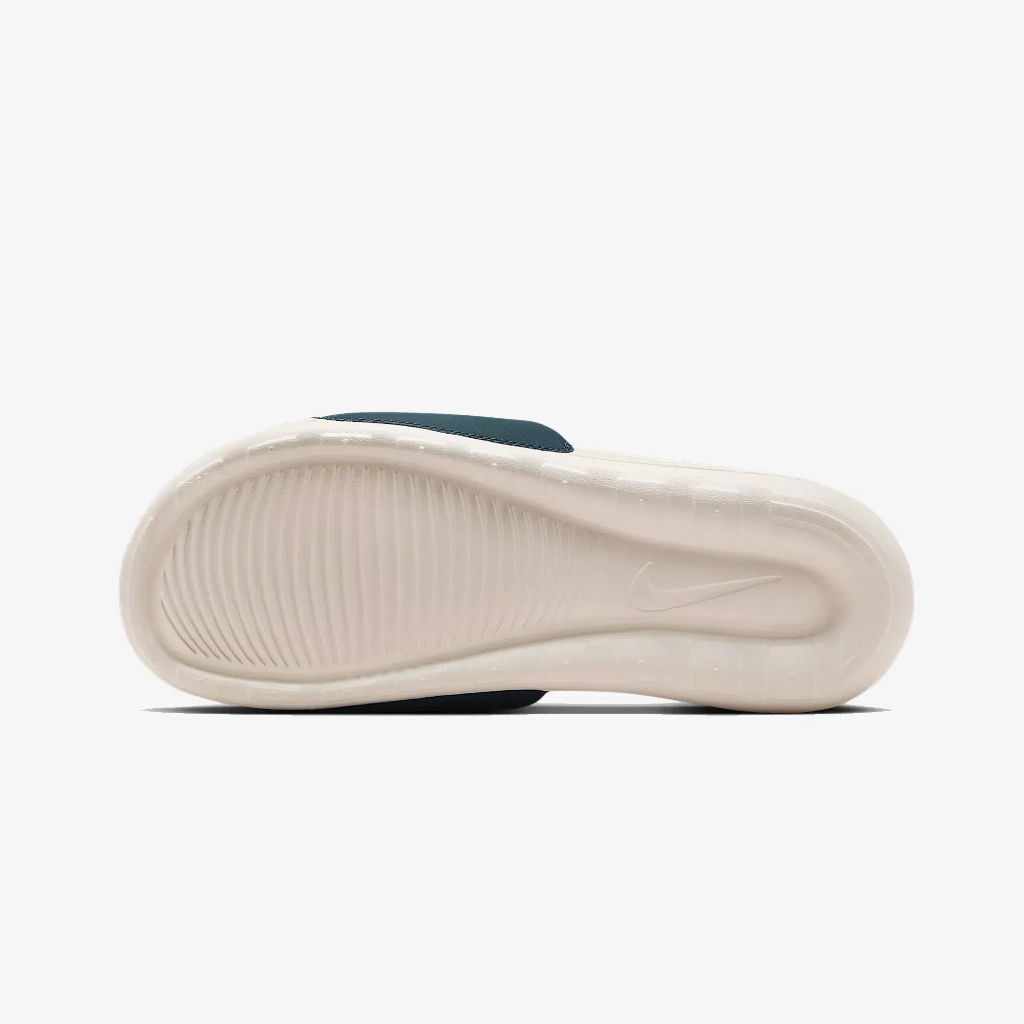 NIKE VICTORI ONE { ARMORY NAVY/SAIL-LT OREWOOD BRN