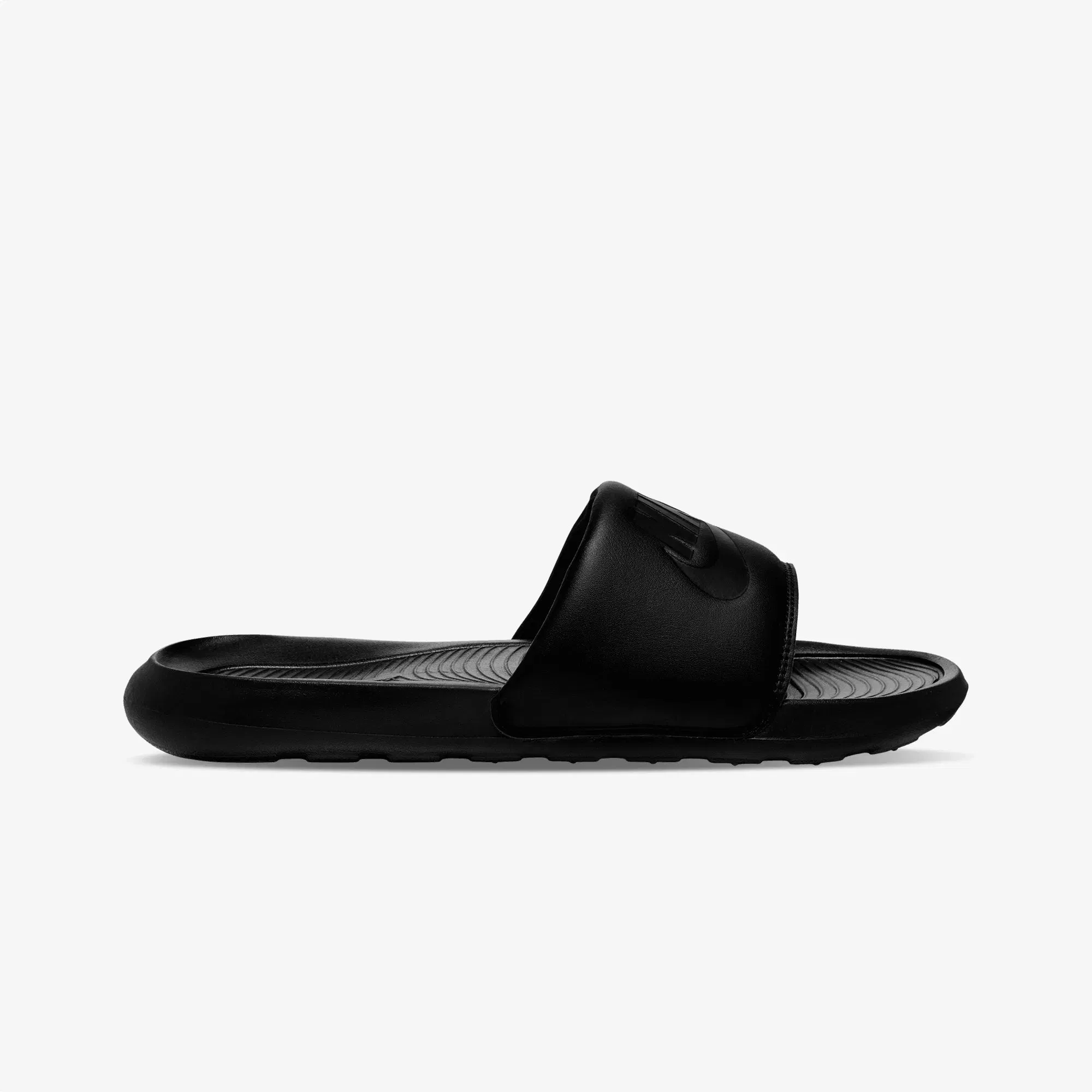 NIKE VICTORI ONE { BLACK/BLACK-BLACK
