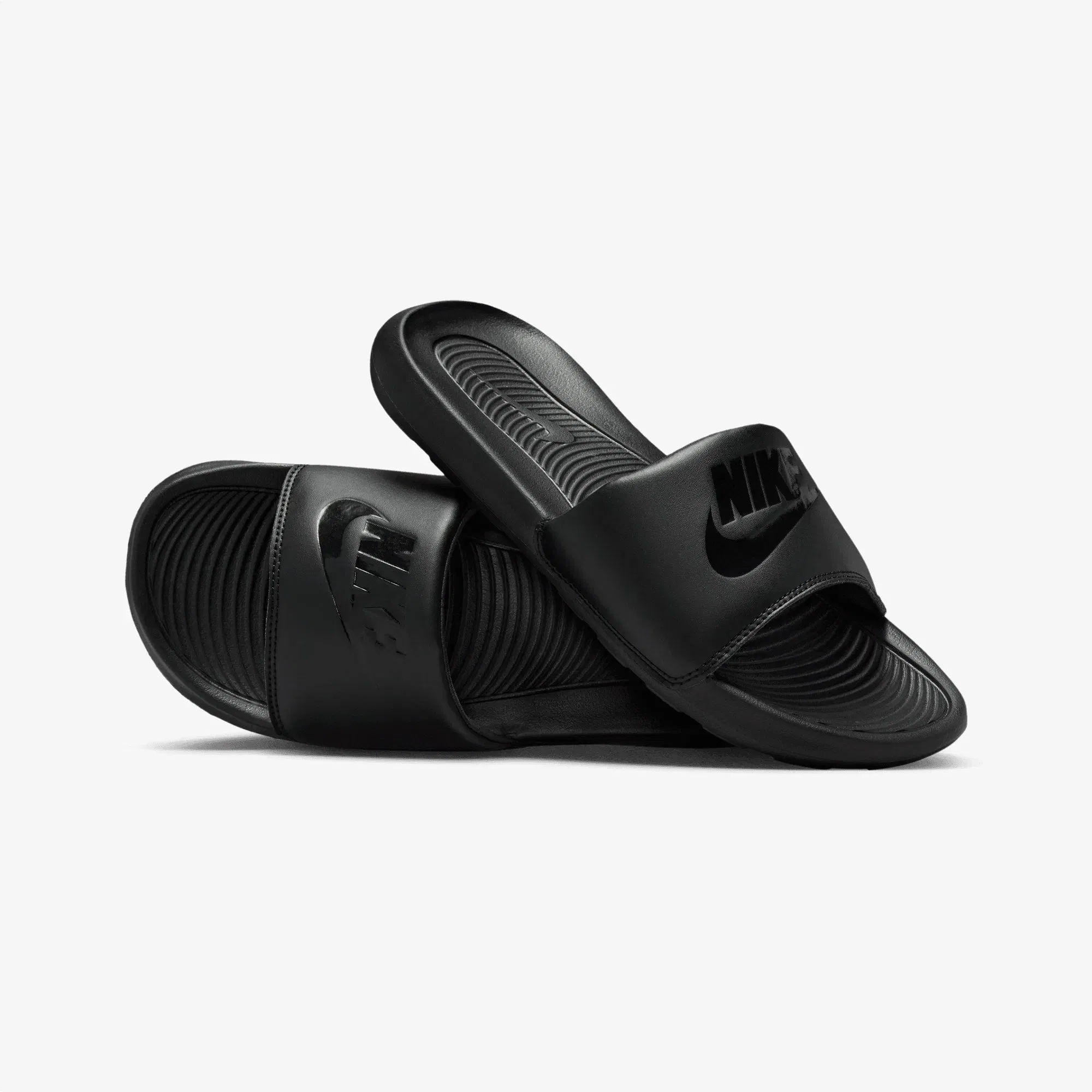 NIKE VICTORI ONE { BLACK/BLACK-BLACK