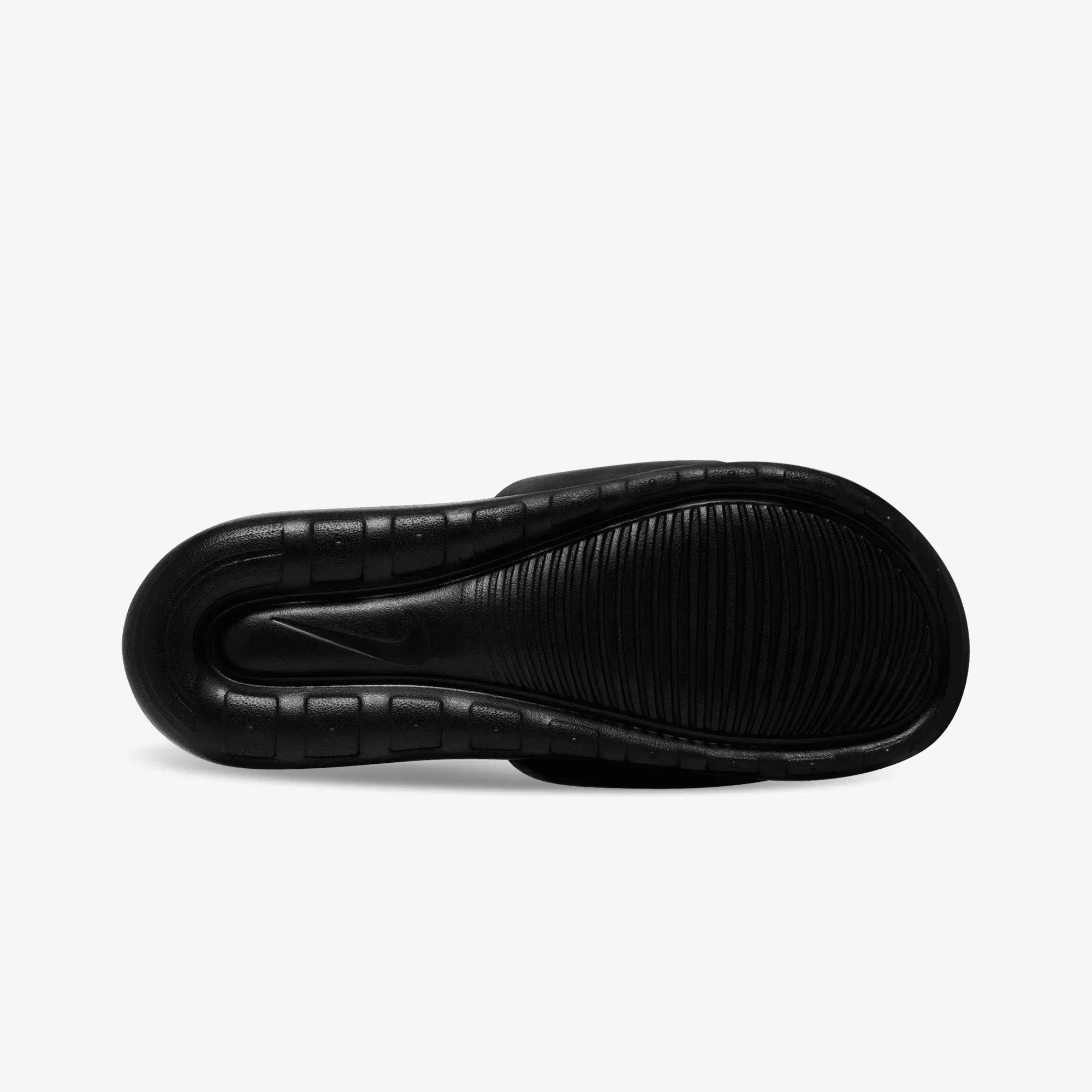 NIKE VICTORI ONE { BLACK/BLACK-BLACK