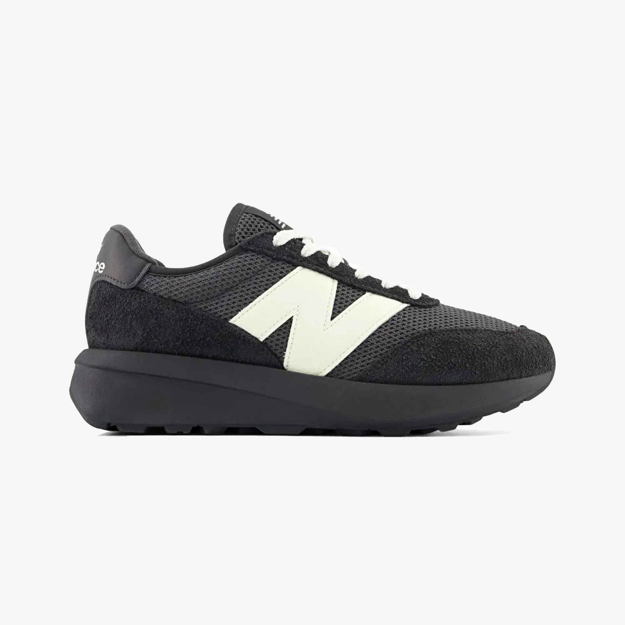 New Balance 370 { BLACK/WHITE