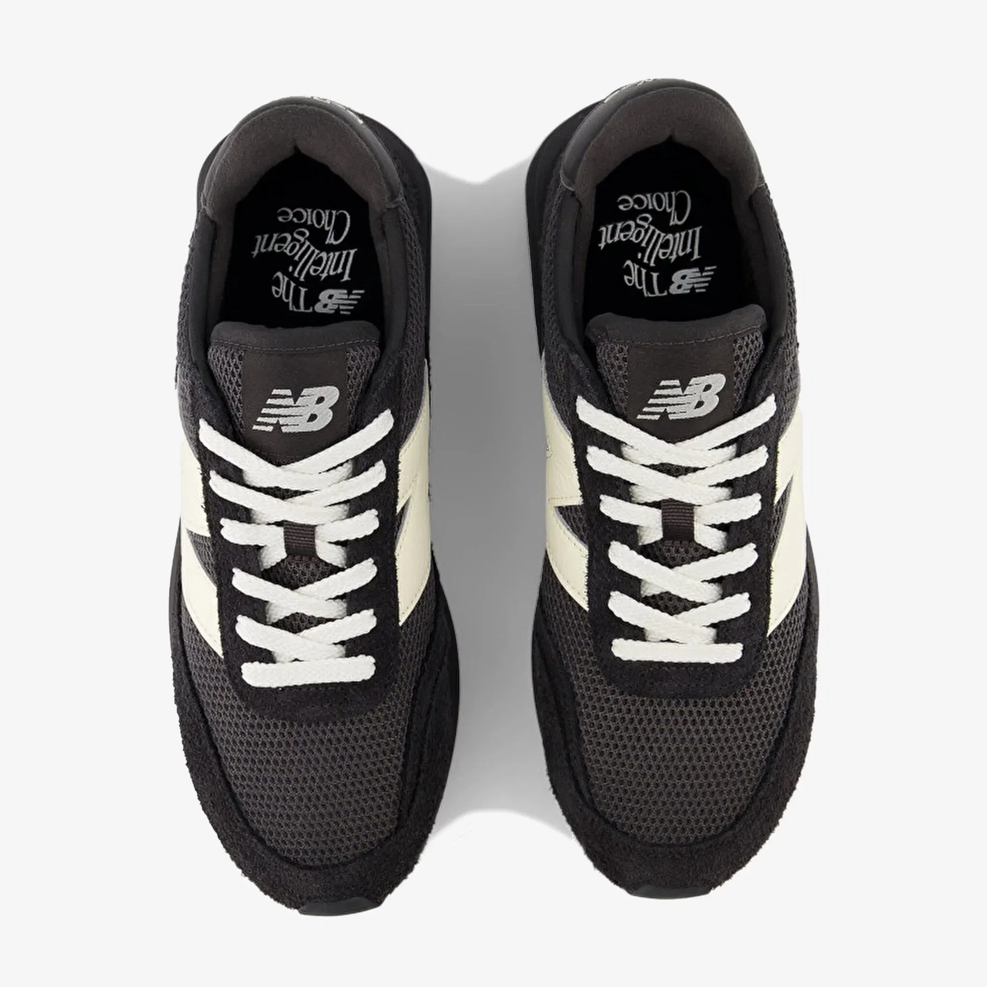 New Balance 370 { BLACK/WHITE