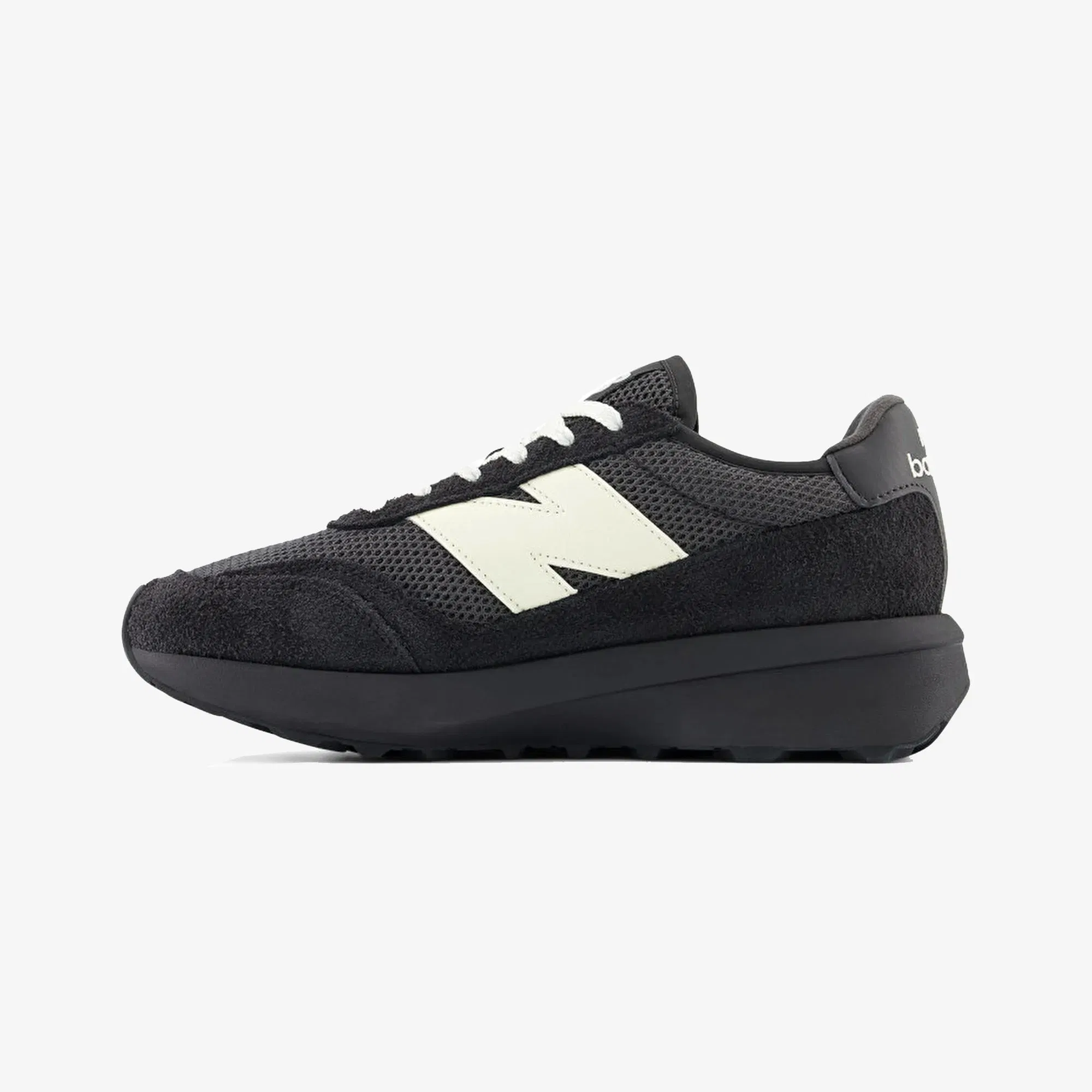 New Balance 370 { BLACK/WHITE