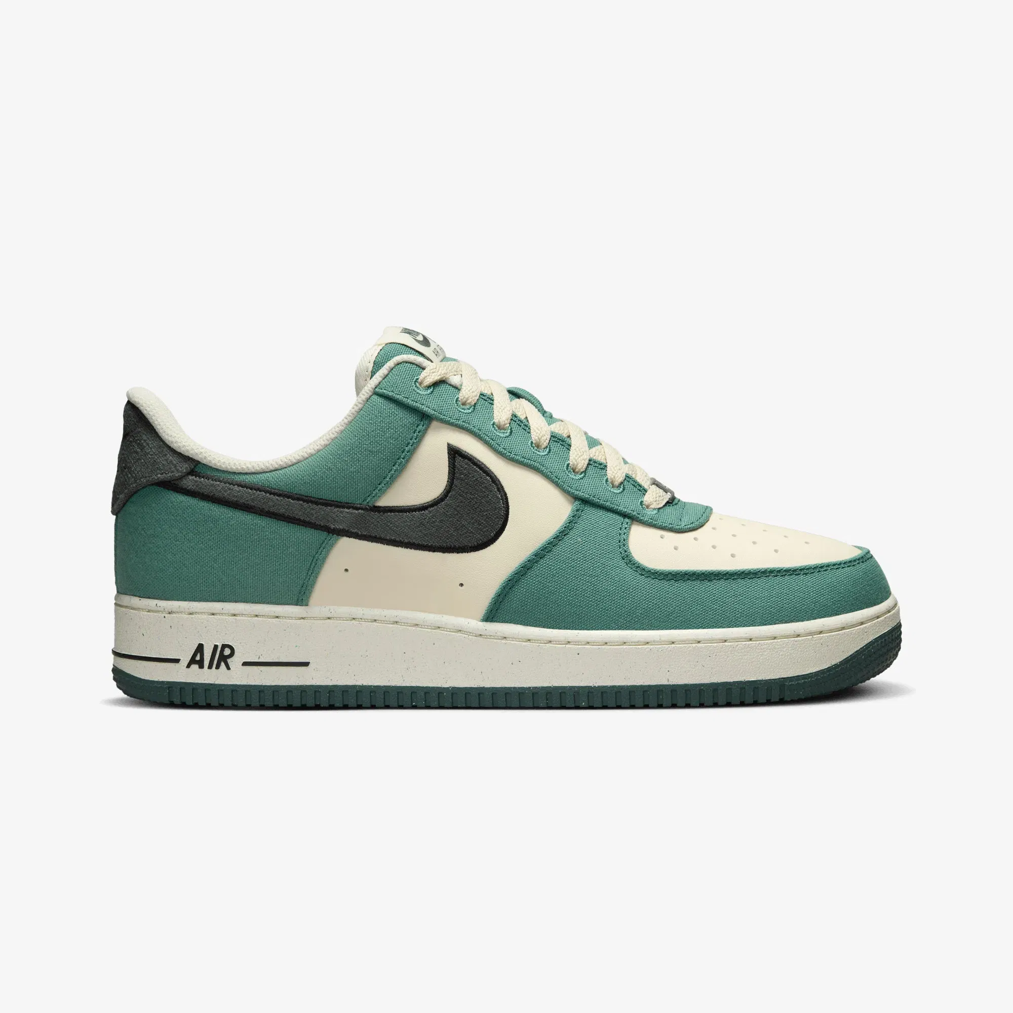 NIKE AIR FORCE 1'07 LV8 { COCONUT MILK/VINTAGE GREEN-BICOASTAL