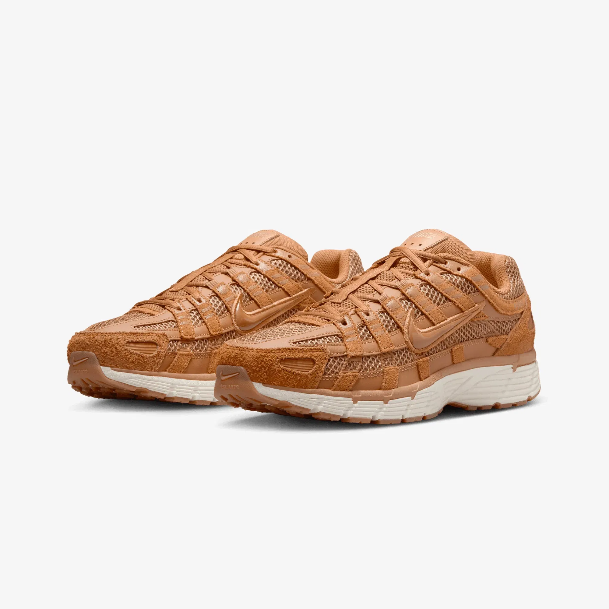 NIKE P-6000 { FLAX/FLAX-METALLIC GOLD-SAIL