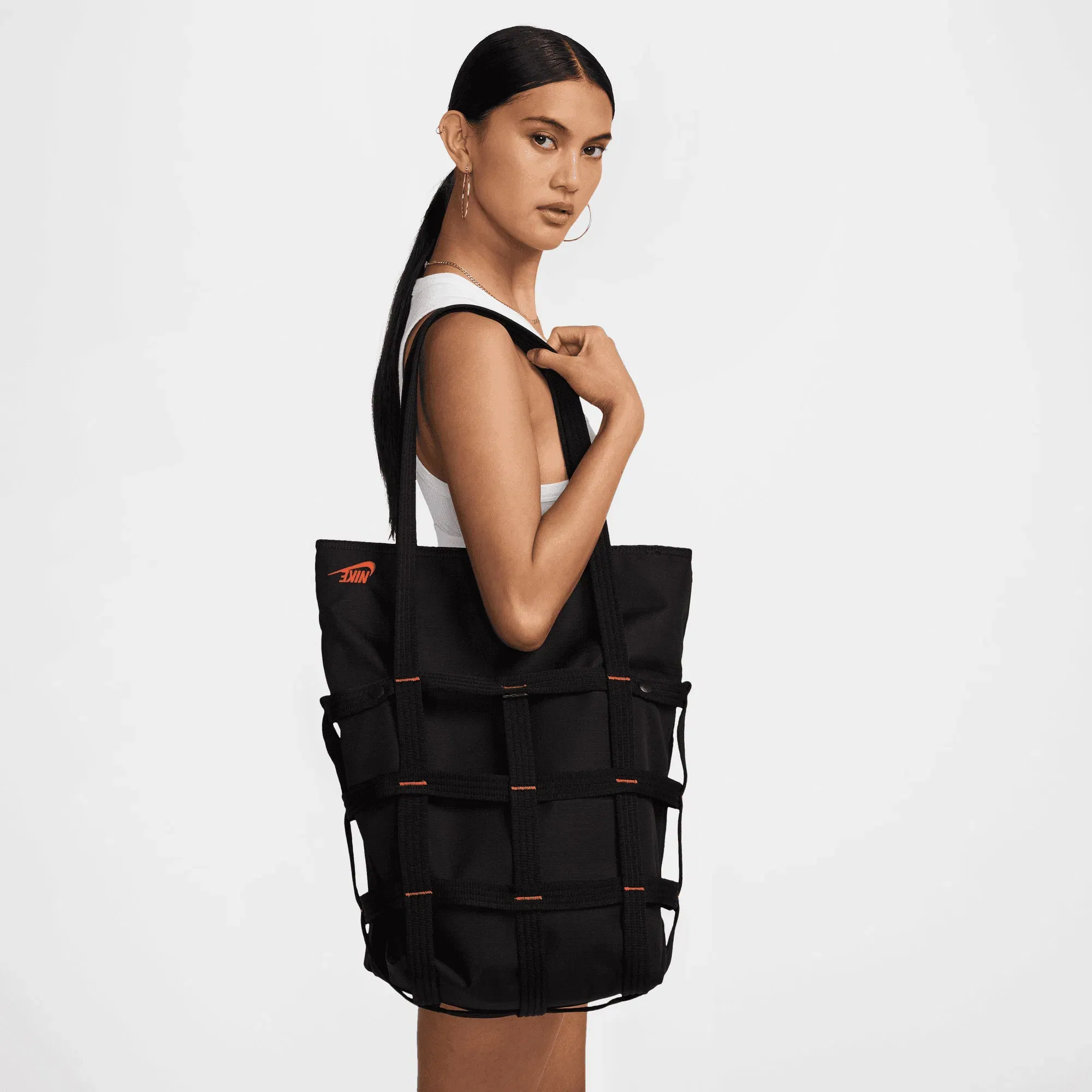 NIKE SPORTSWEAR CARGO TOTE (12L) { BLACK/BLACK/ORANGE