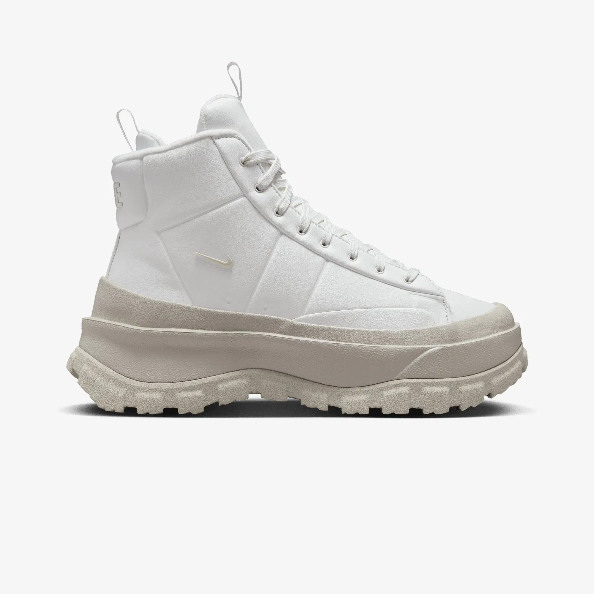 NIKE BLAZER ROAM MID { SUMMIT WHITE/PHANTOM-LIGHT BONE