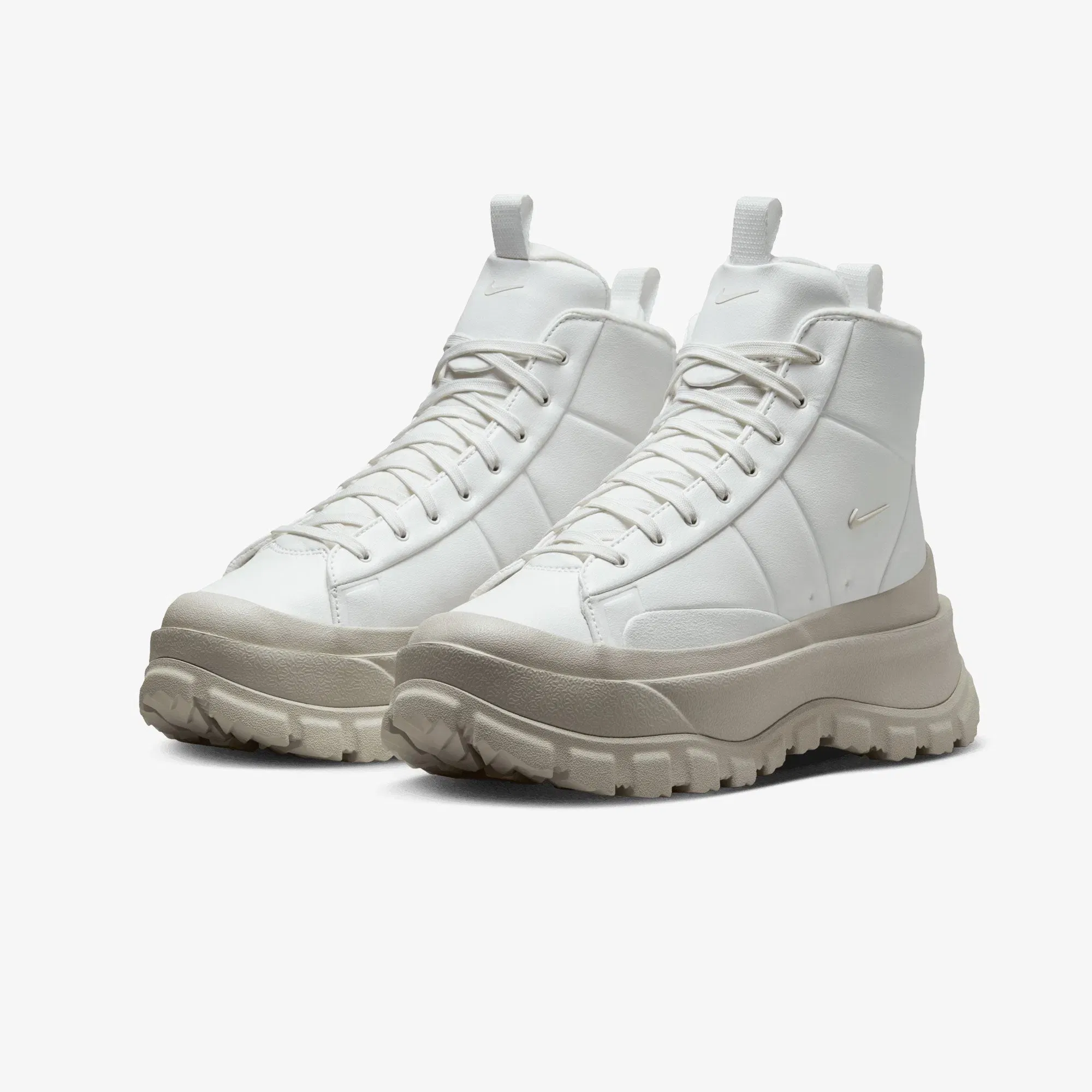 NIKE BLAZER ROAM MID { SUMMIT WHITE/PHANTOM-LIGHT BONE