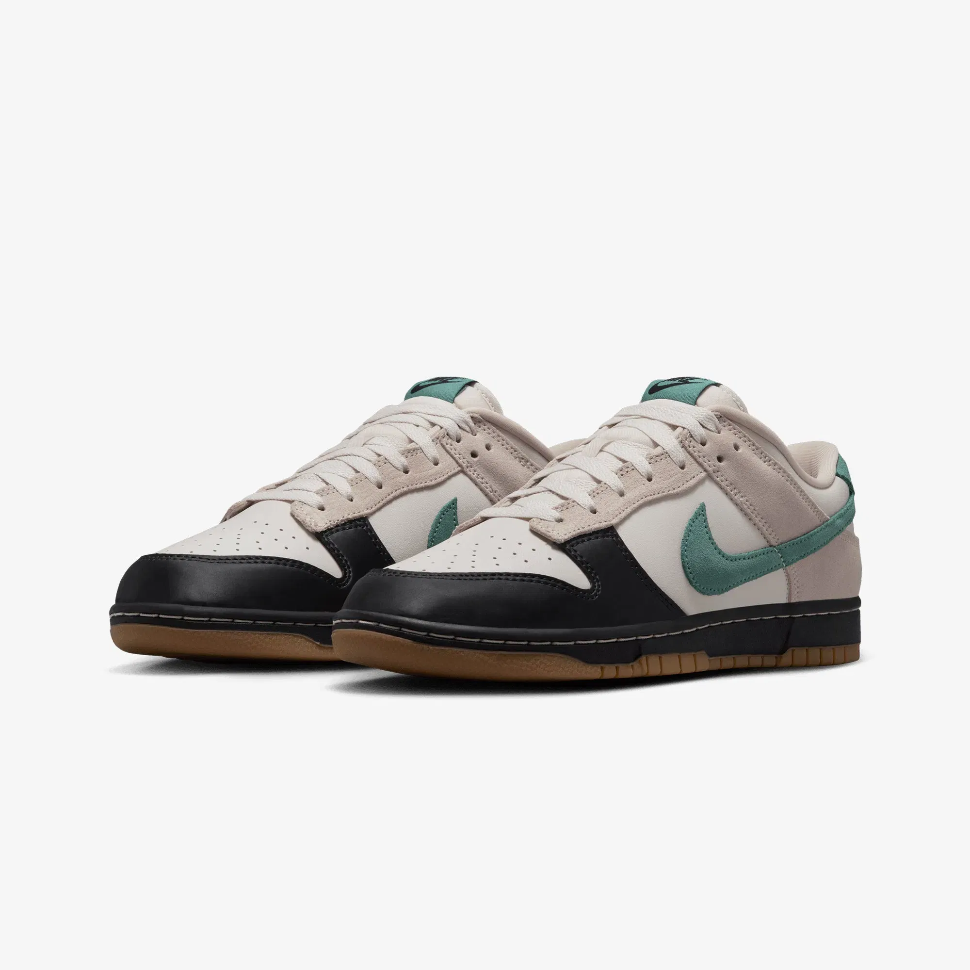 NIKE DUNK LOW { LT OREWOOD BRN/BICOASTAL-CREAM II-BLACK