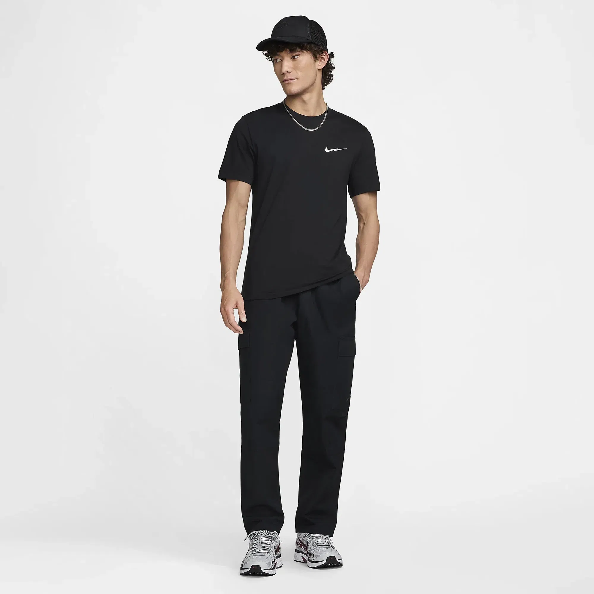 NIKE SPORTSWEAR T-SHIRT { BLACK