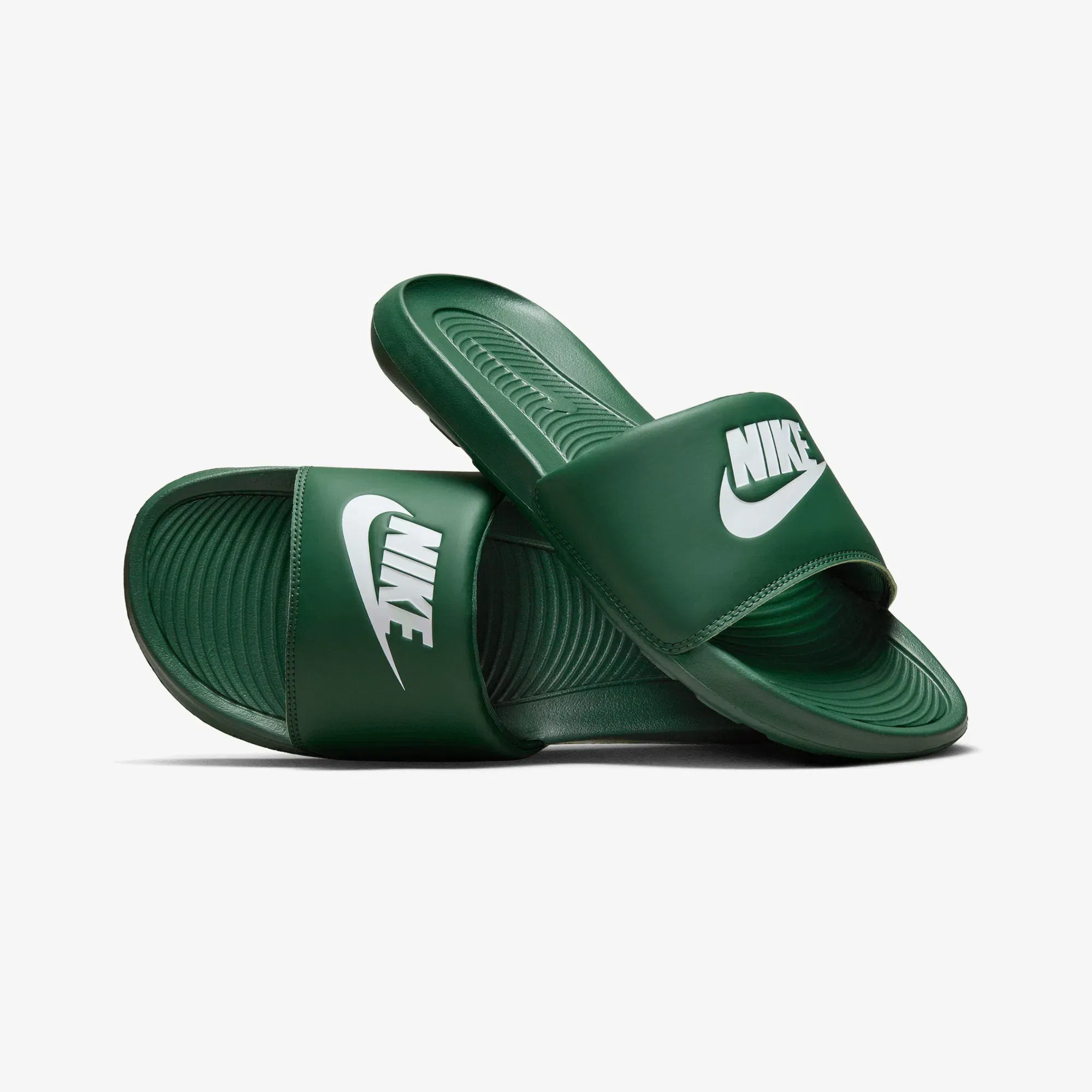 NIKE VICTORI ONE { FIR/WHITE-FIR
