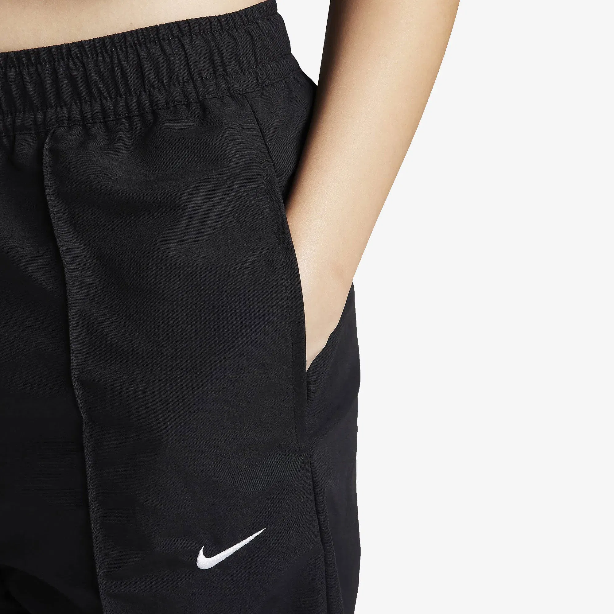 NIKE SPORTSWEAR EVERYTHING WOVENS { BLACK OR GREY