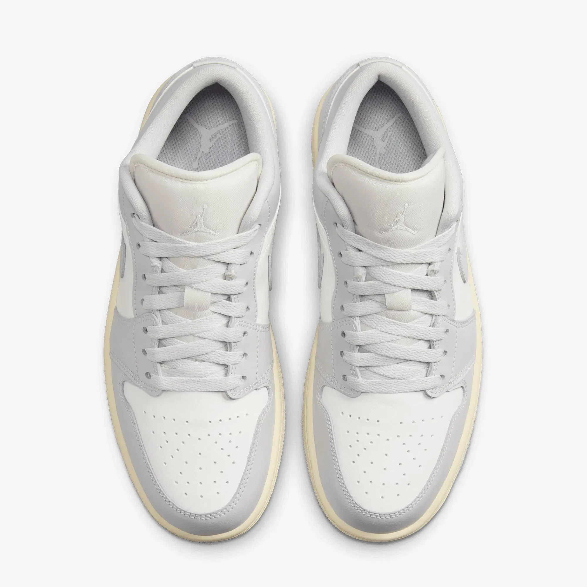 JORDAN AIR JORDAN 1 LOW { SAIL/NEUTRAL GREY-COCONUT MILK