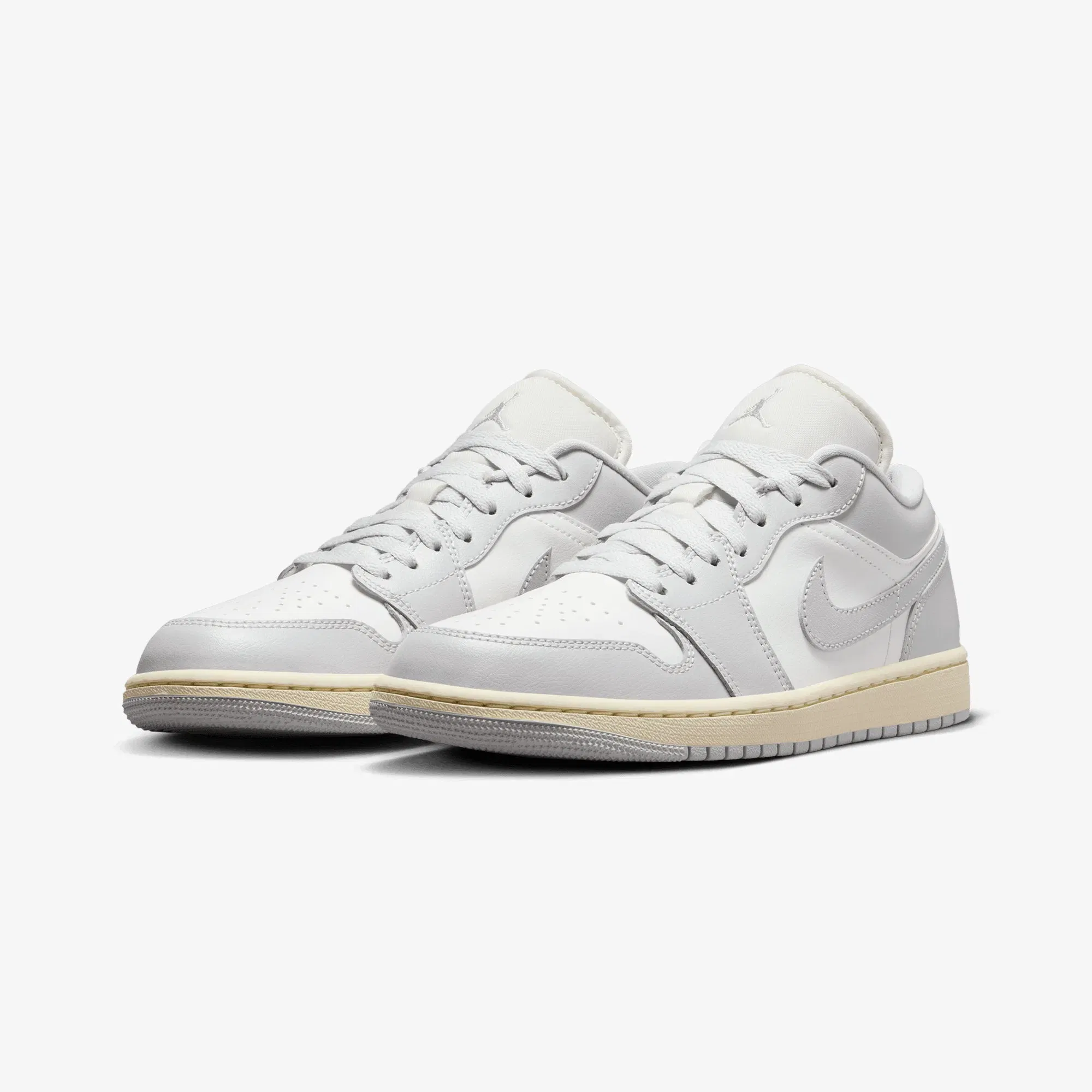 JORDAN AIR JORDAN 1 LOW { SAIL/NEUTRAL GREY-COCONUT MILK