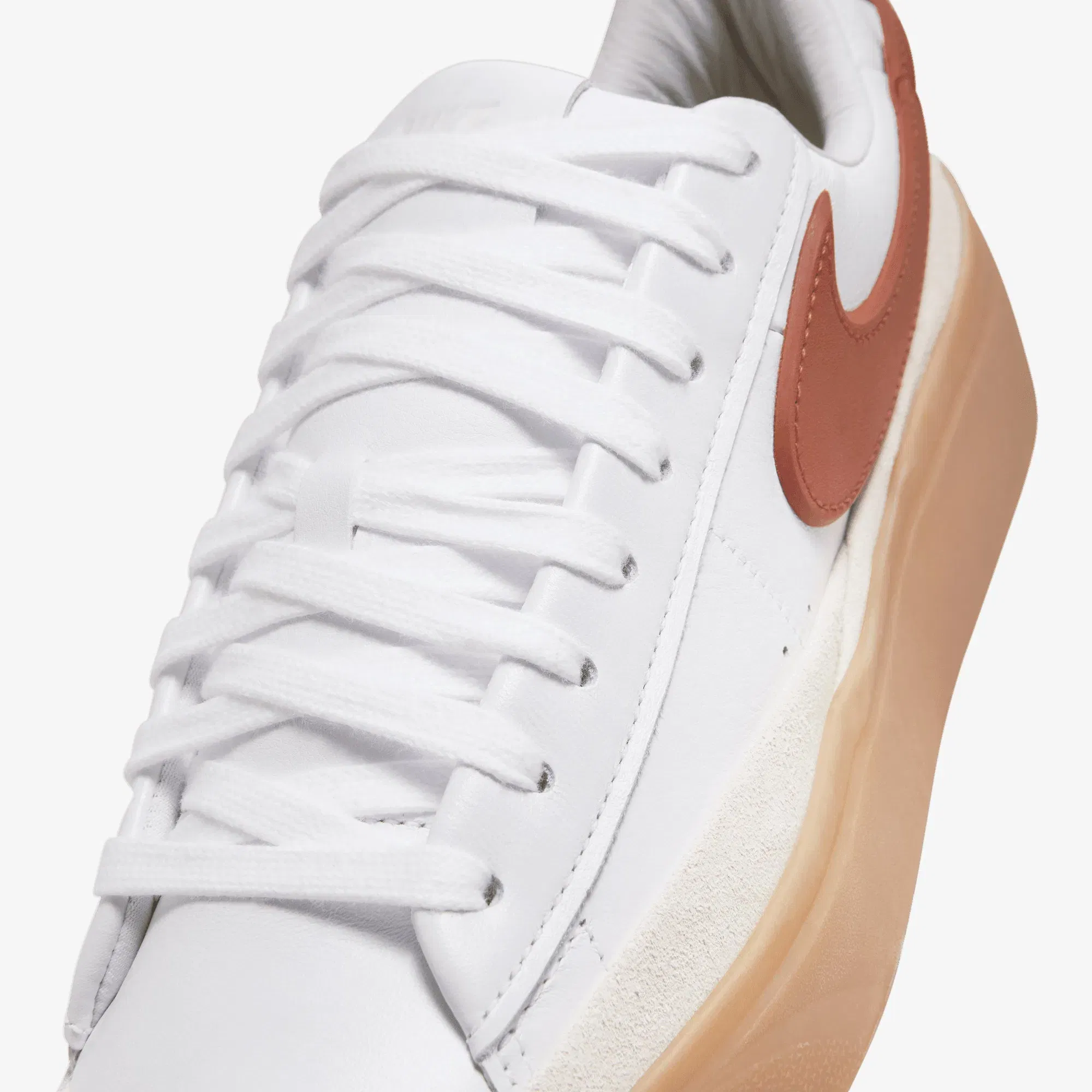 NIKE BLAZER PHANTOM LOW { WHITE/DARK RUSSET-SUMMIT WHITE