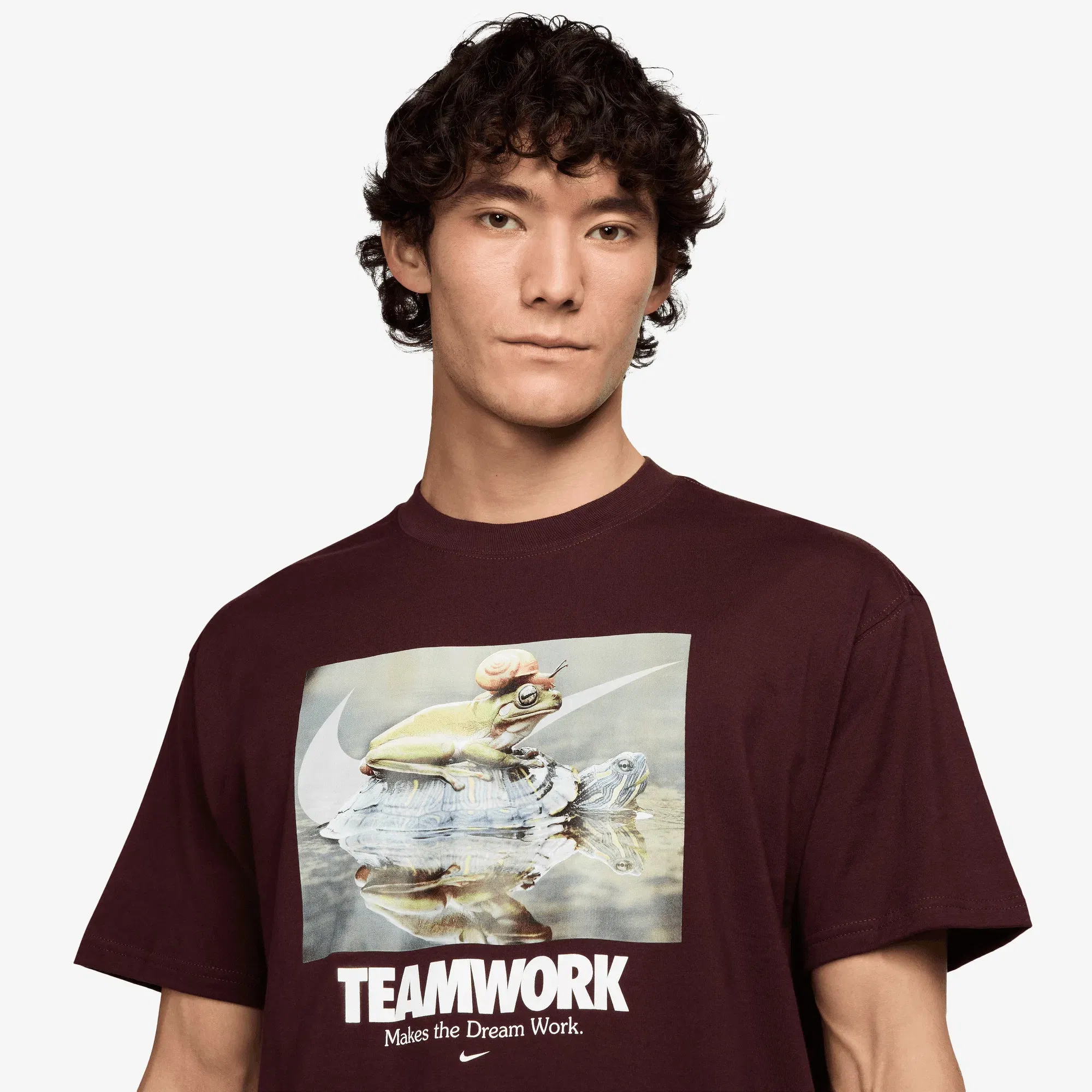 NIKE MAX90 T-SHIRT { BURGUNDY CRUSH