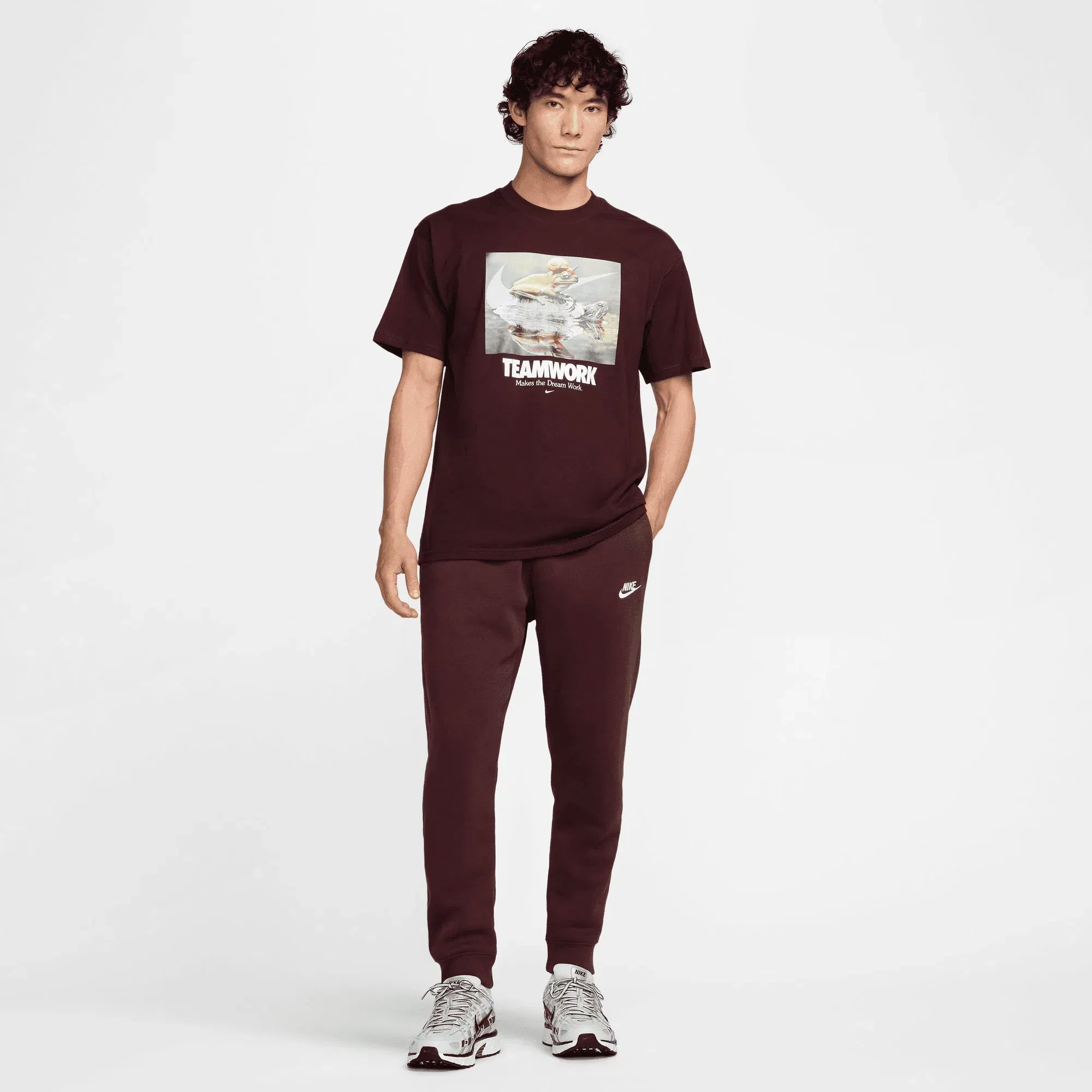 NIKE MAX90 T-SHIRT { BURGUNDY CRUSH
