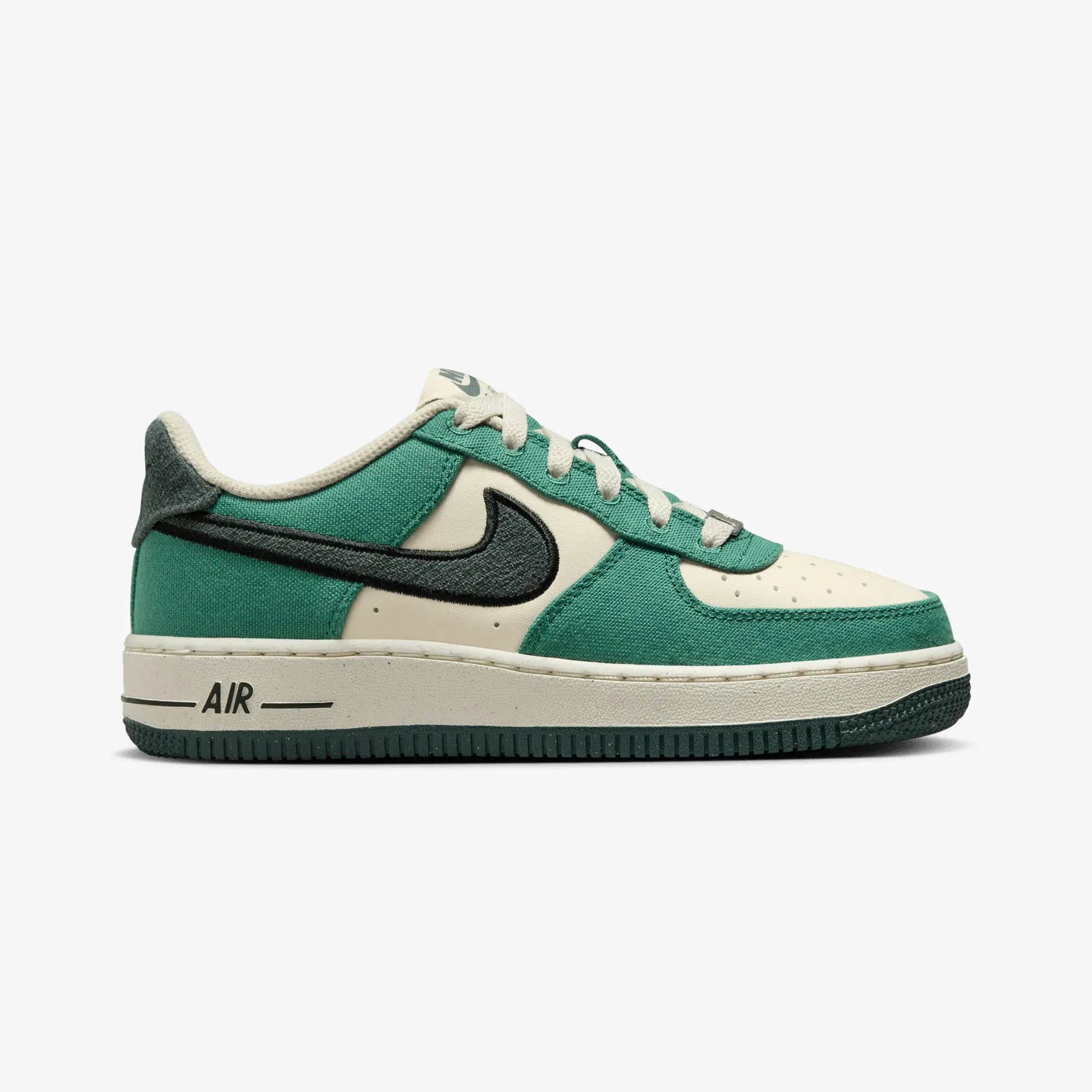NIKE AIR FORCE 1 LV8 (GS) { COCONUT MILK/VINTAGE GREEN-BICOASTAL