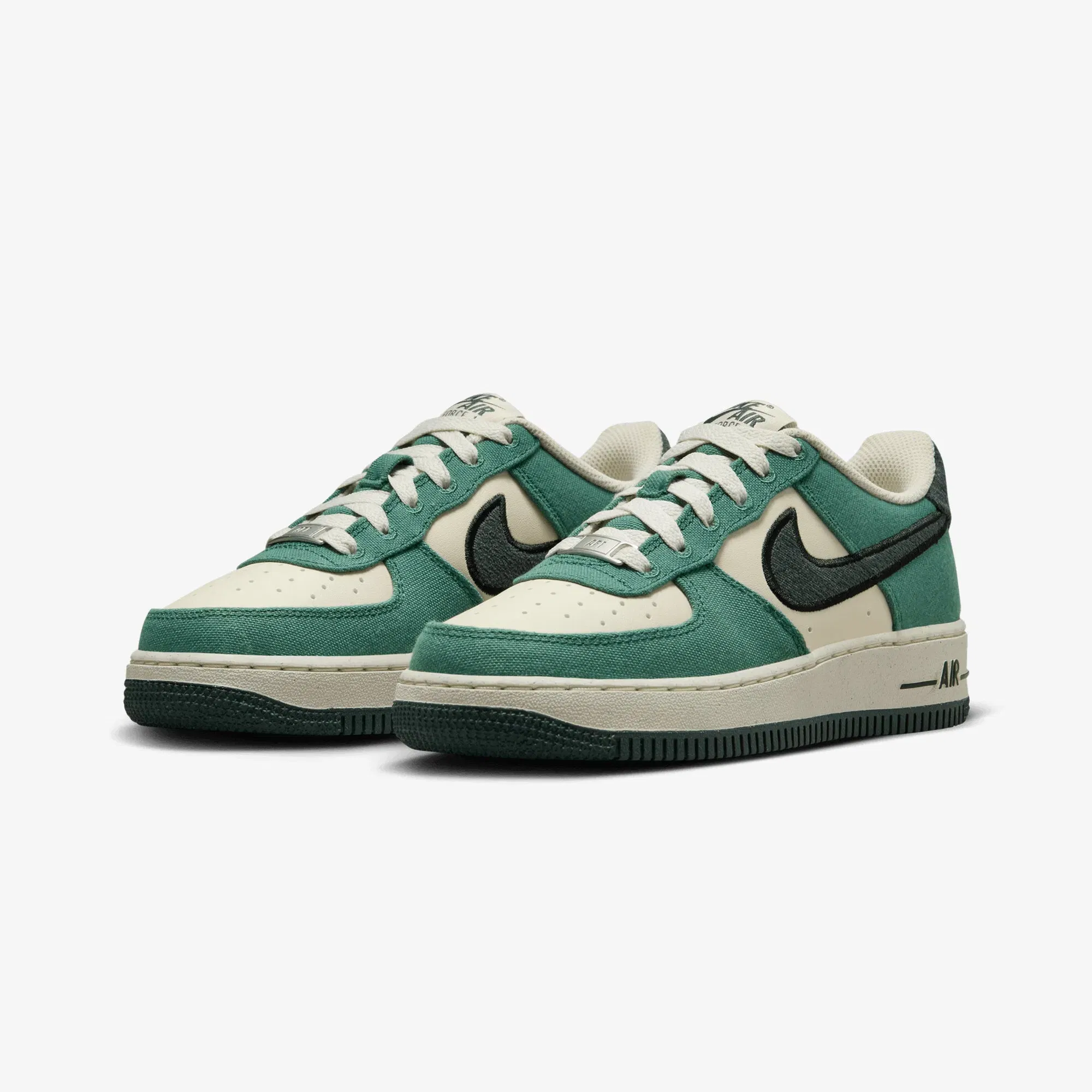 NIKE AIR FORCE 1 LV8 (GS) { COCONUT MILK/VINTAGE GREEN-BICOASTAL