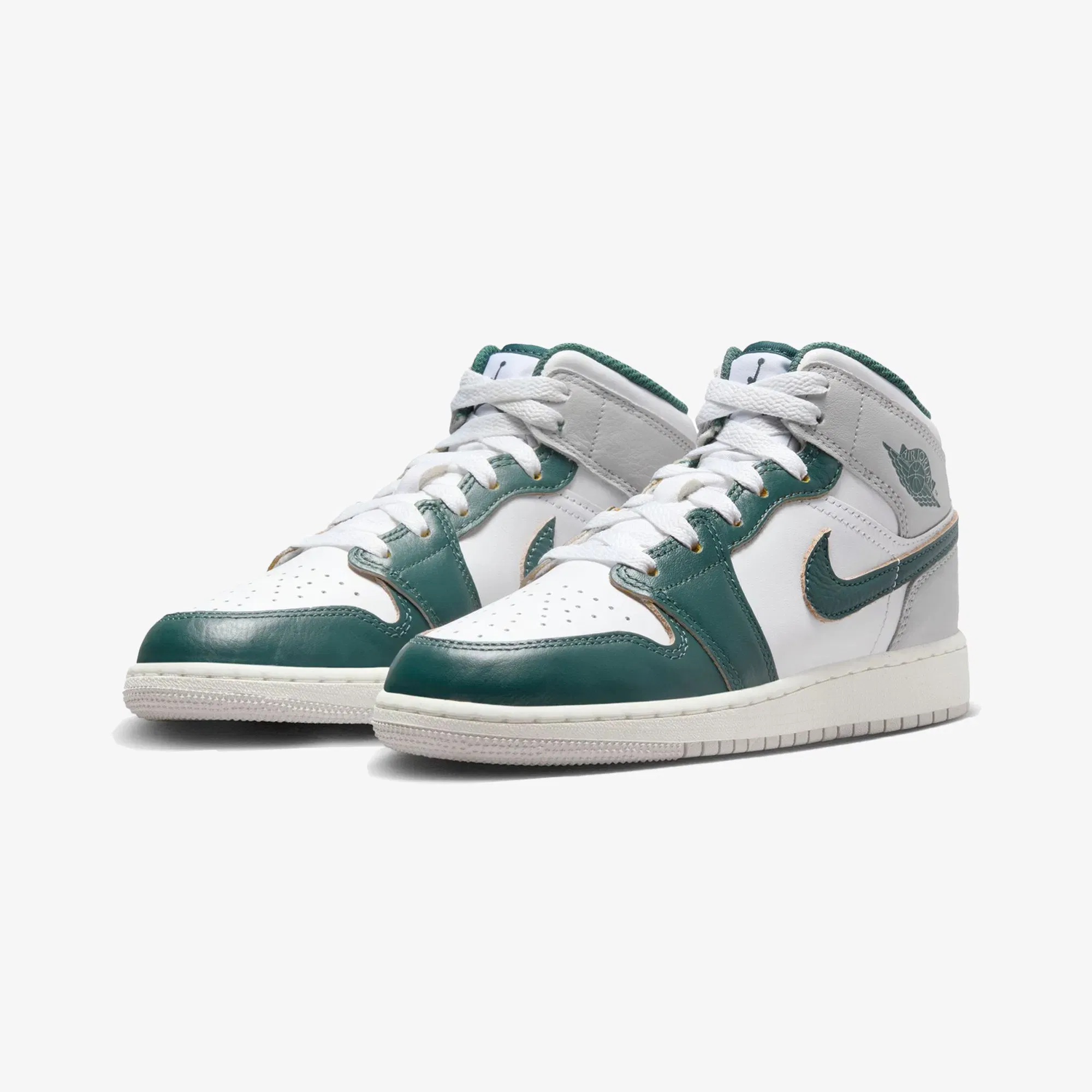 JORDAN AIR JORDAN 1 MID SE (GS) { WHITE/OXIDIZED GREEN-SAIL-NEUTRAL GREY