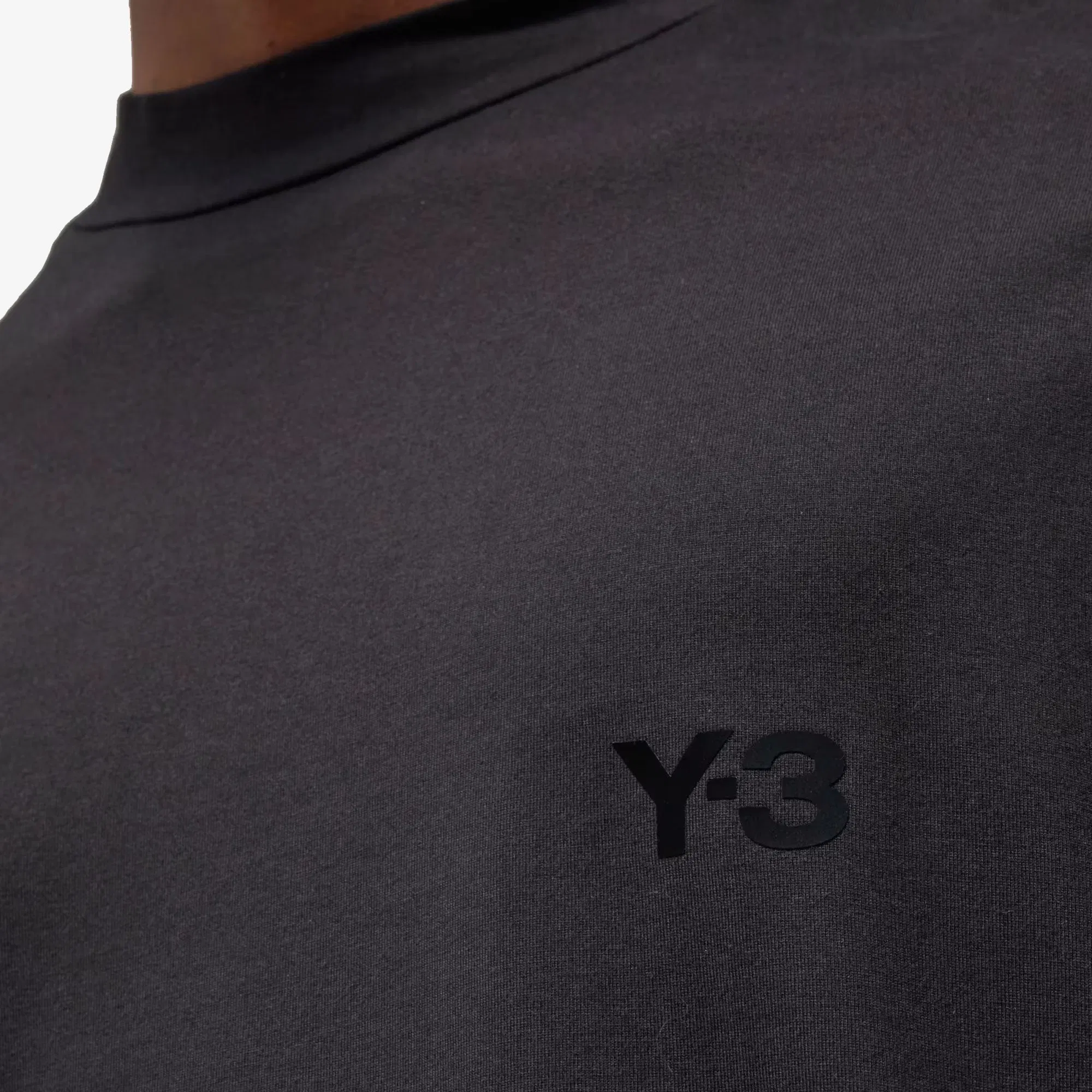 Y-3 MOCK NECK TEE { BLACK