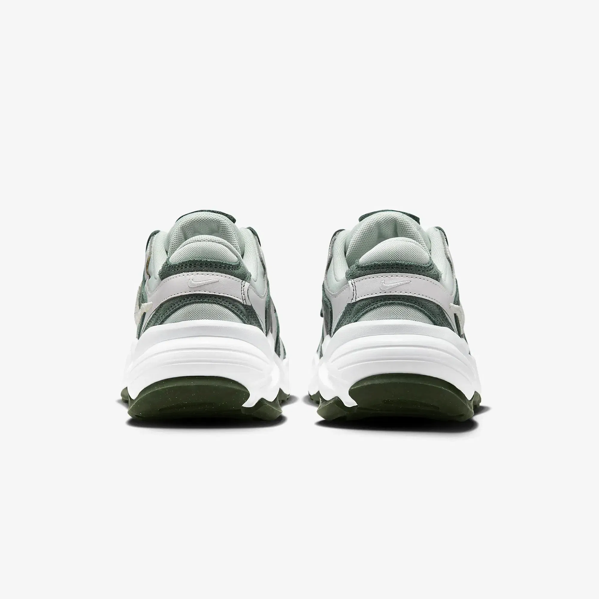 Nike AL8 { VINTAGE GREEN/SPRING GREEN-CARBON GREEN