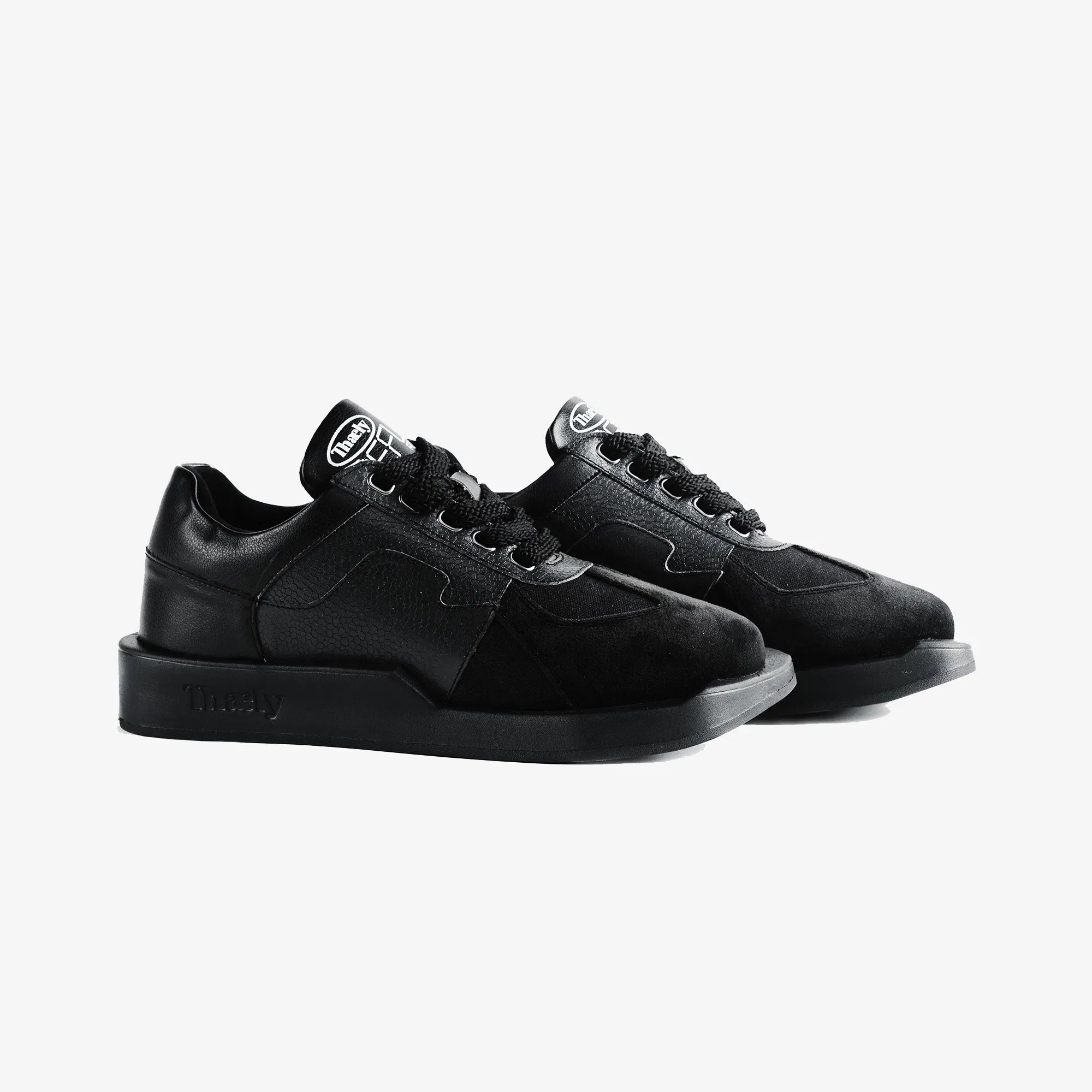 Thaely REFLEX RUNNER { BLACK VULTURE