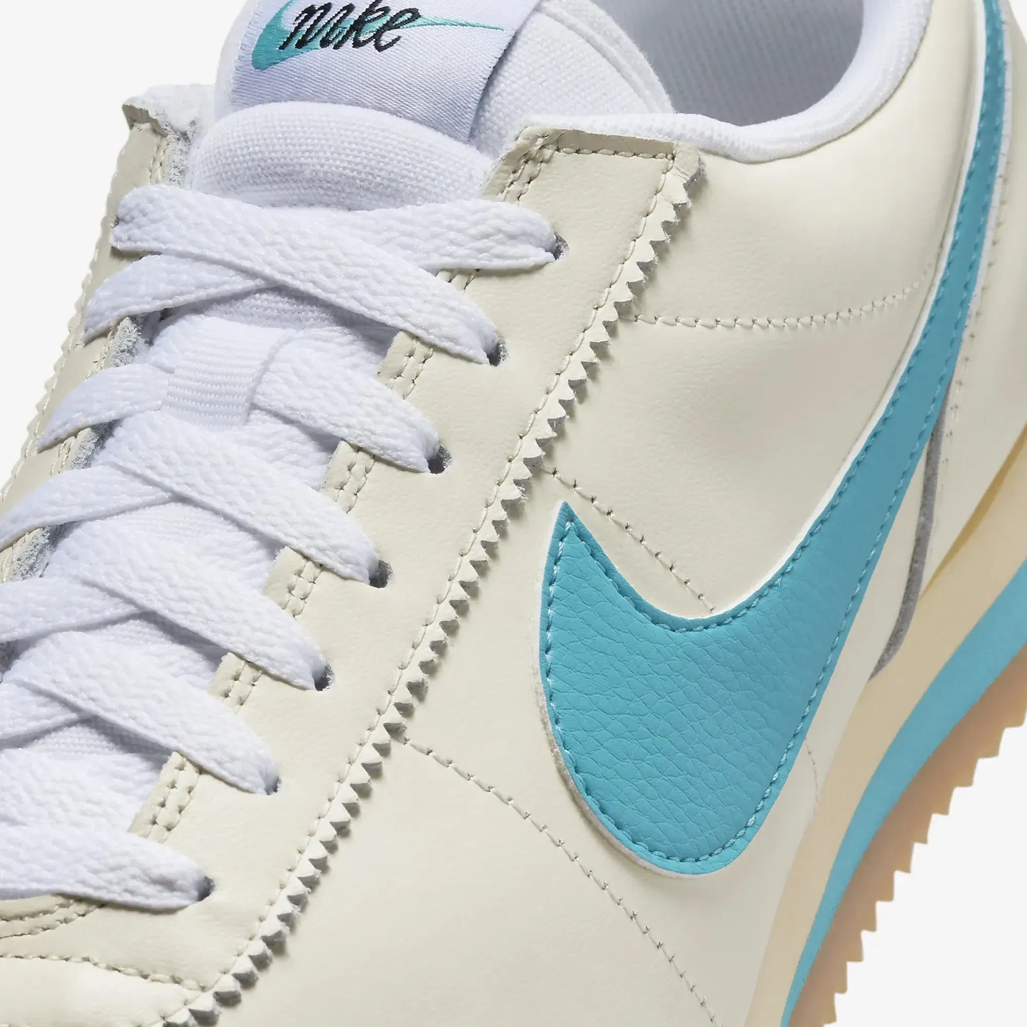 Nike CORTEZ TXT { COCONUT MILK/TEAL NEBULA-GUM YELLOW