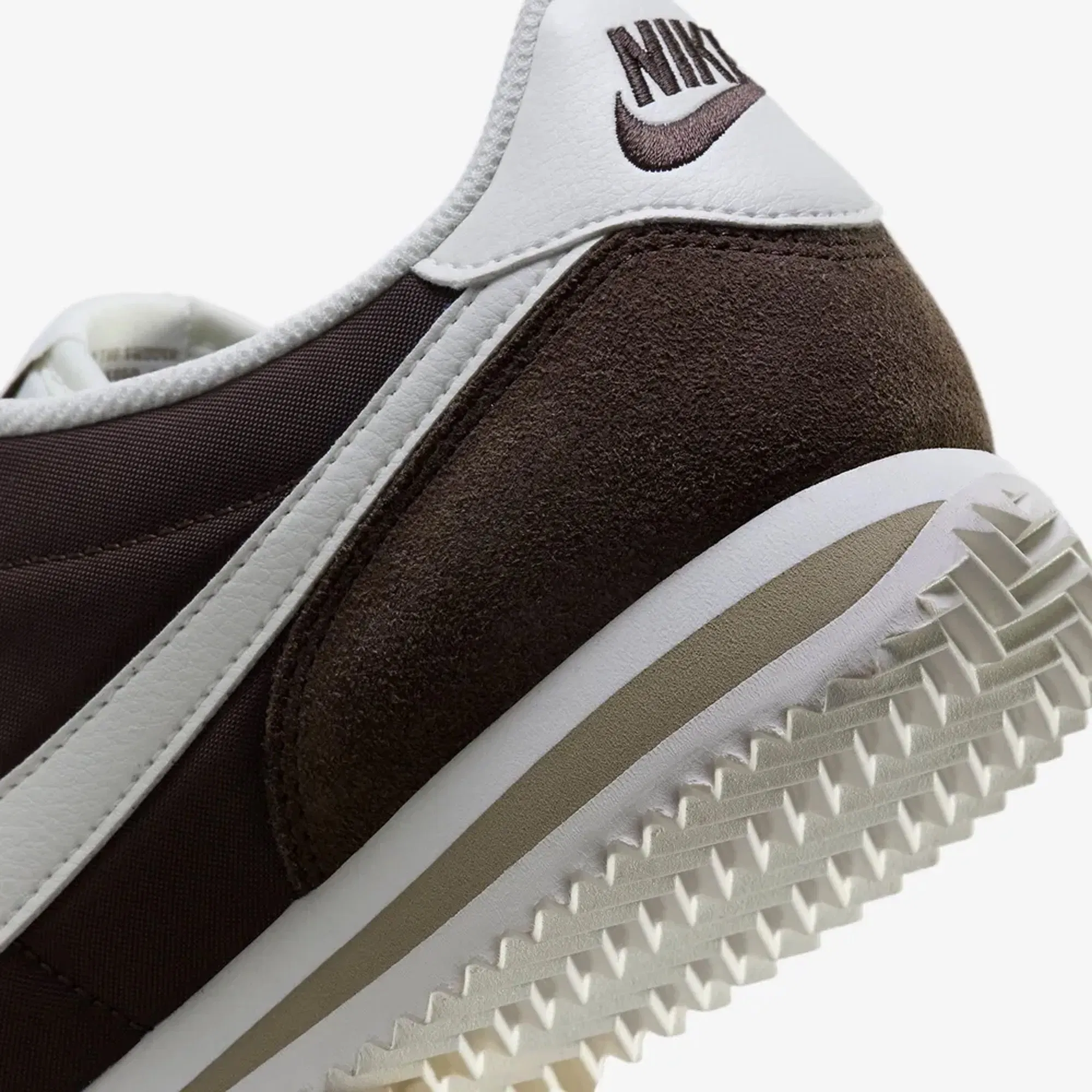 Nike CORTEZ { BAROQUE BROWN/SAIL-KHAKI