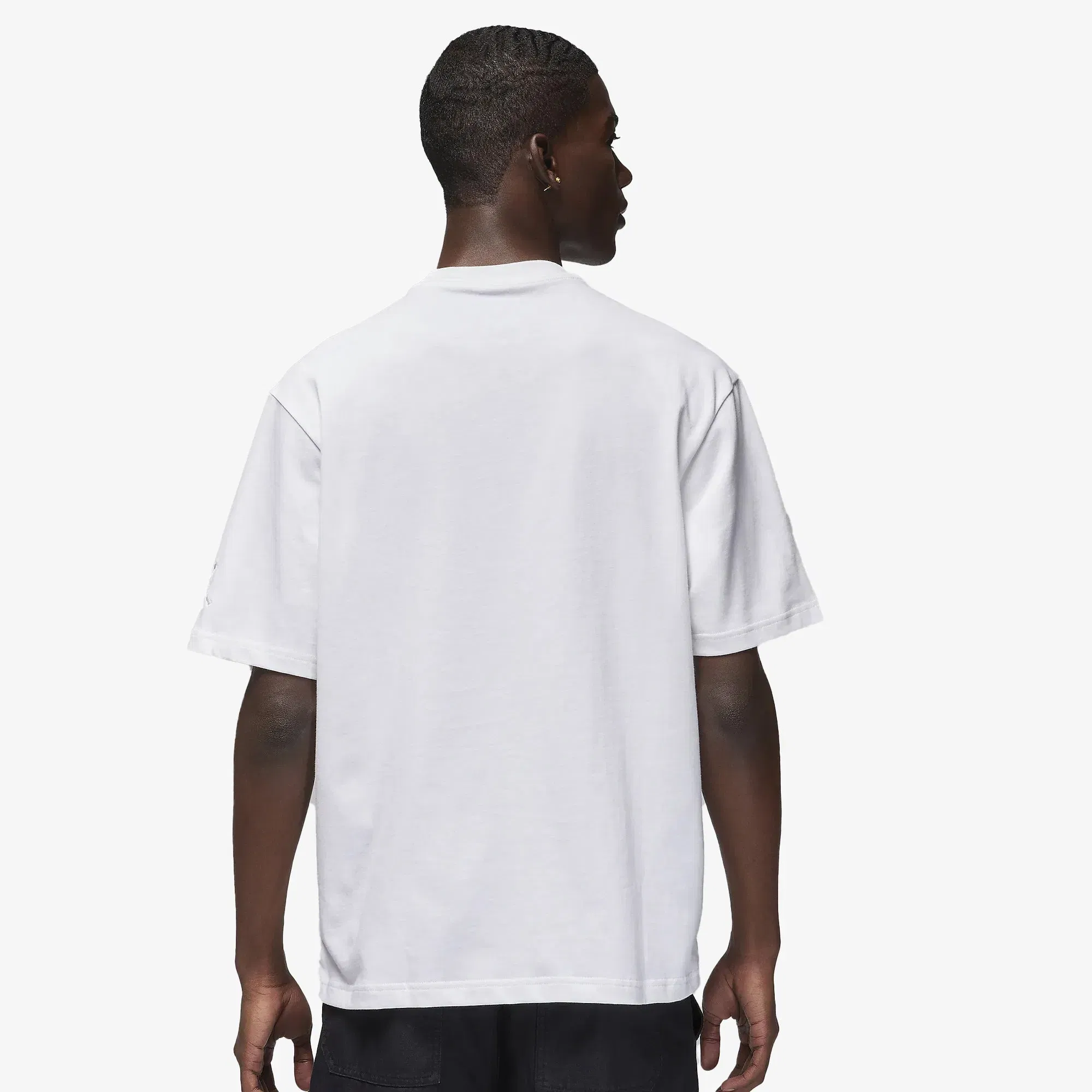 Jordan SNEAKER PATCH SHORT SLEEVE CREW T-Shirt { WHITE