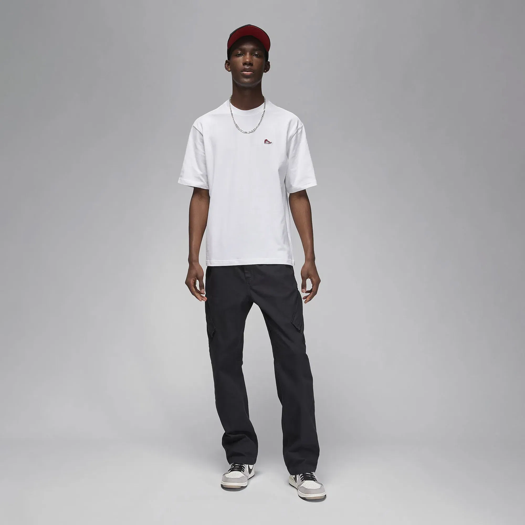 Jordan SNEAKER PATCH SHORT SLEEVE CREW T-Shirt { WHITE