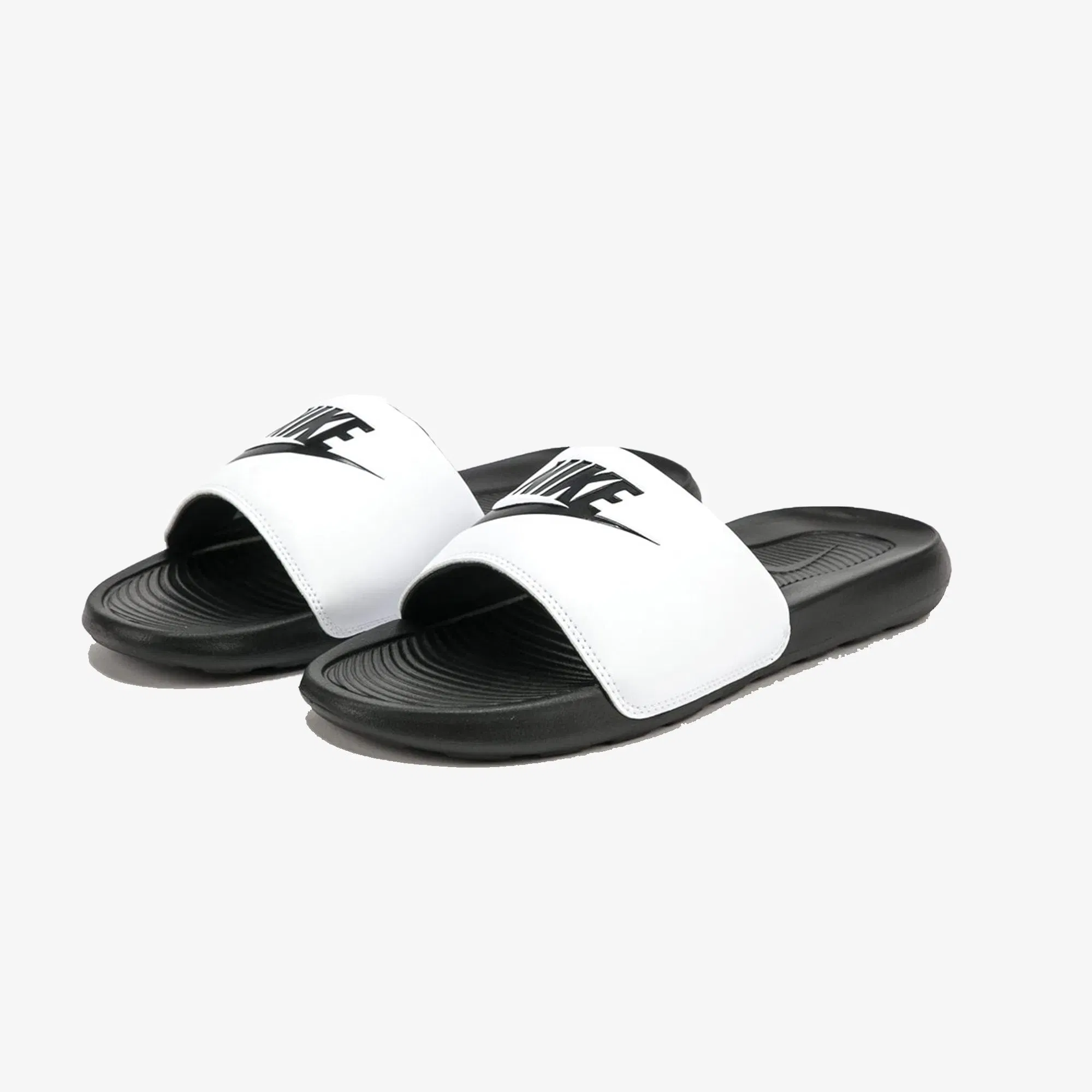 Nike VICTORI ONE { BLACK/BLACK-WHITE