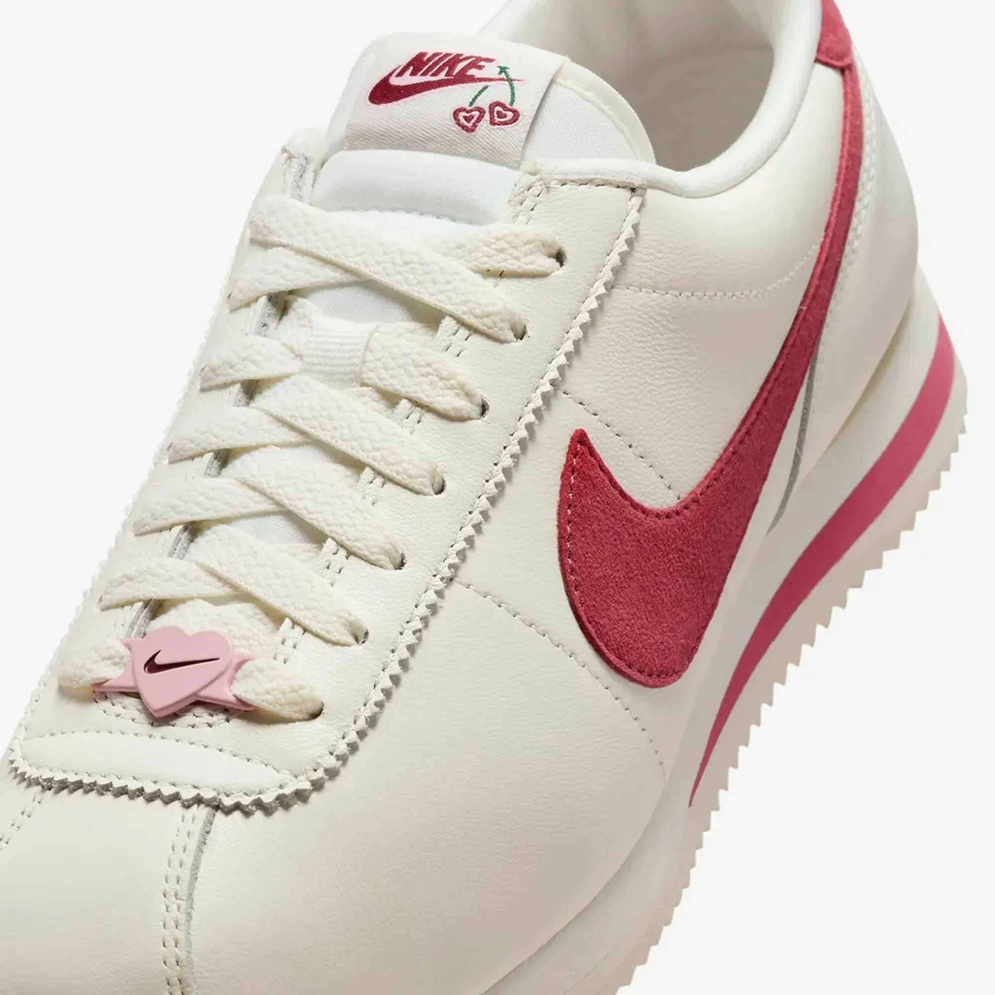 Nike CORTEZ SE { SAIL/ADOBE-MED SOFT PINK-TEAM RED