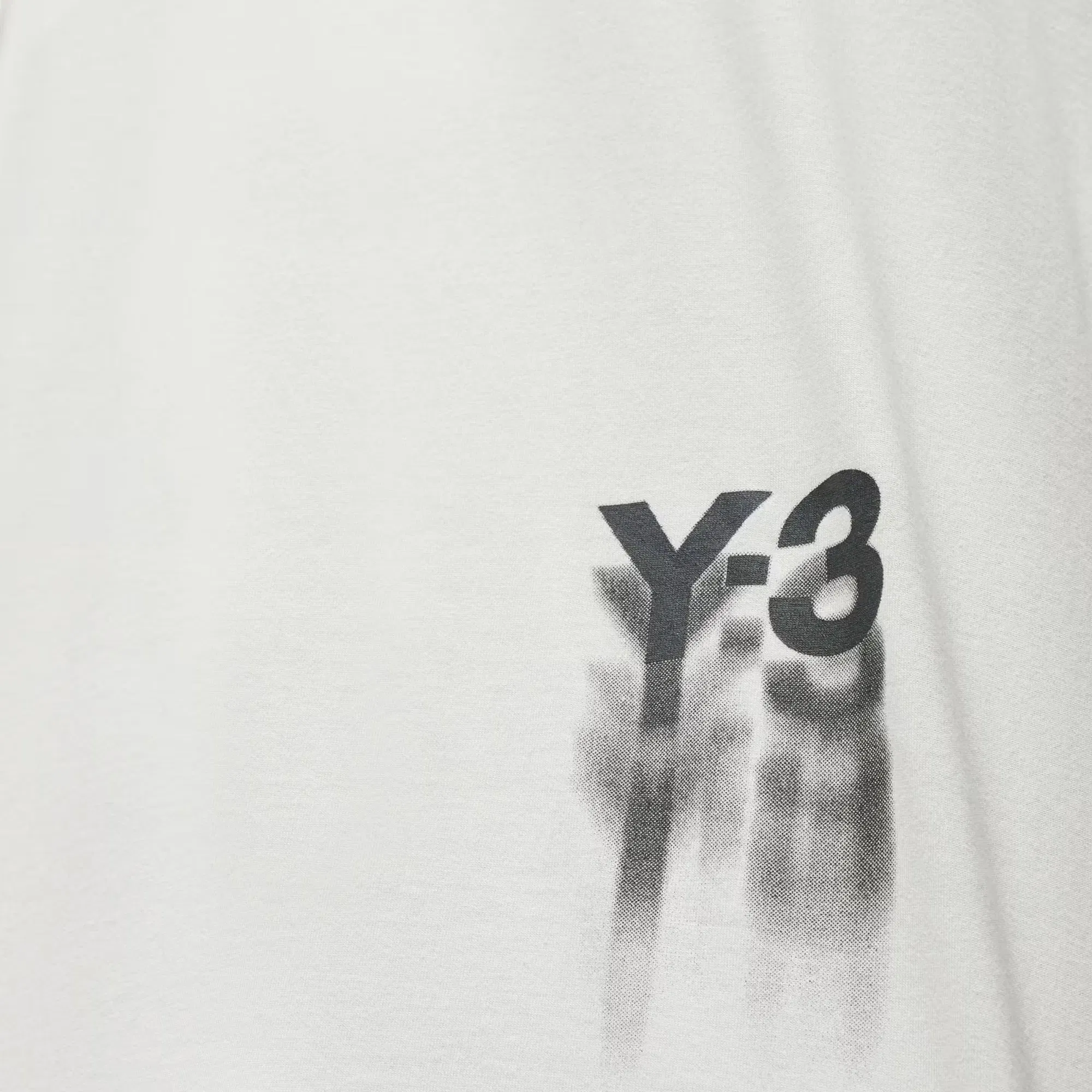 Y-3 GRAPHIC SHORT SLEEVE TEE { OWHITE