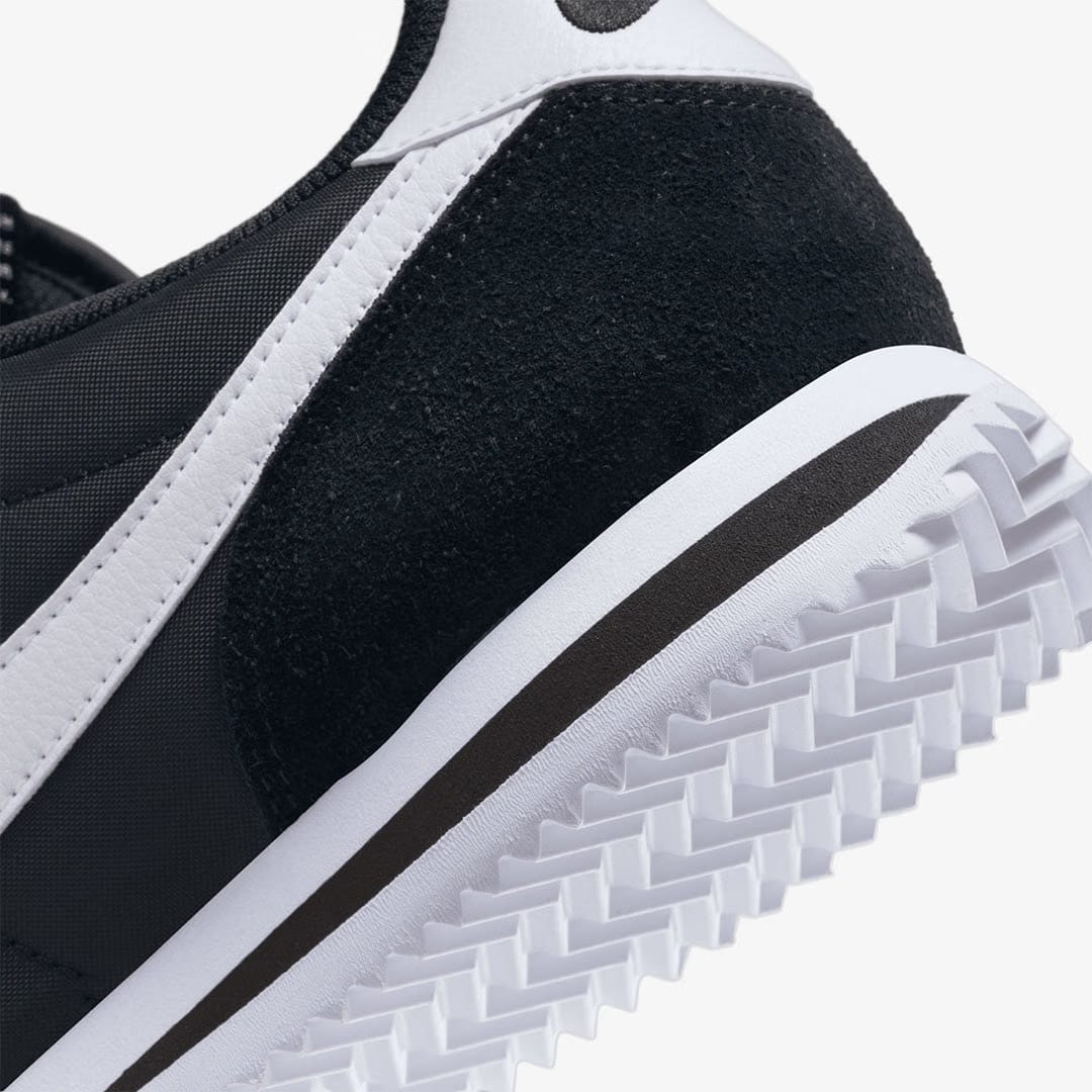 Nike CORTEZ TXT { BLACK/WHITE