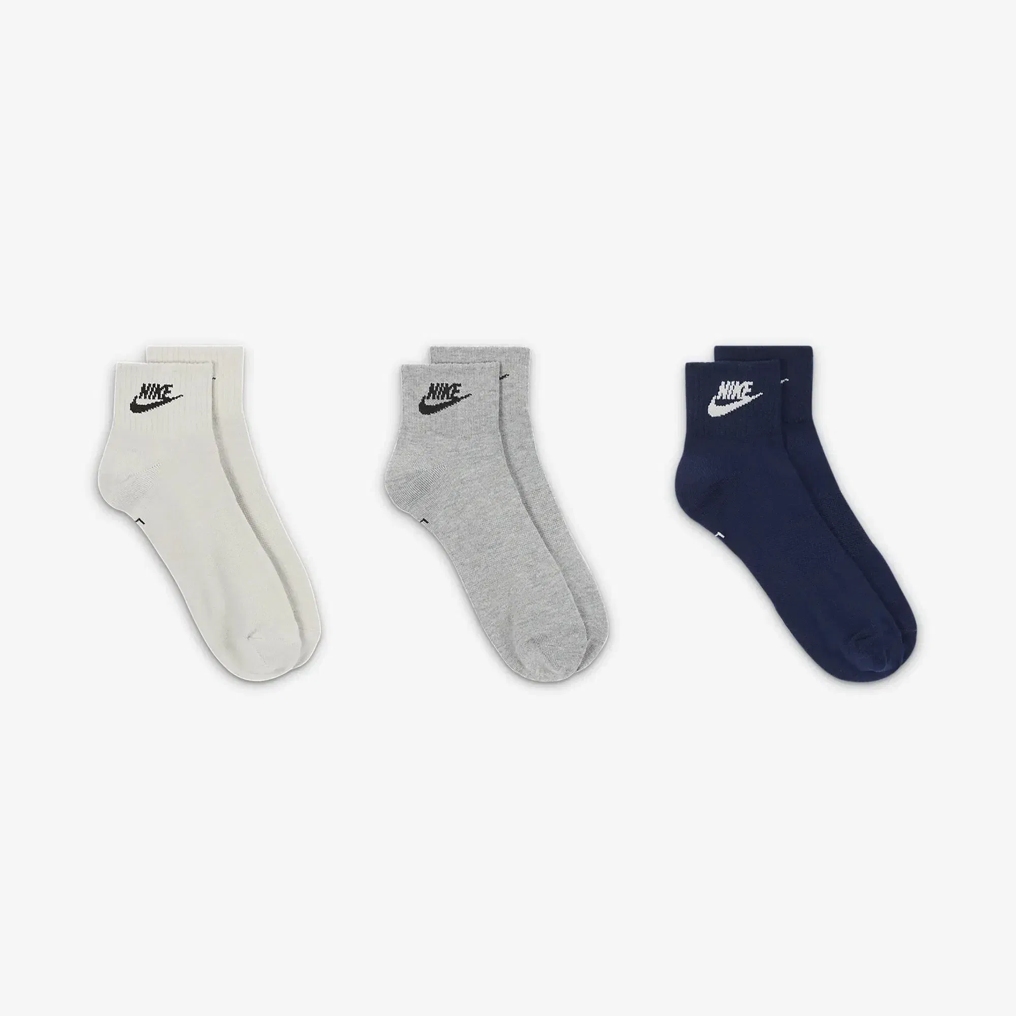 Nike EVERYDAY ESSENTIAL ANKLE SOCKS (3 PAIRS)