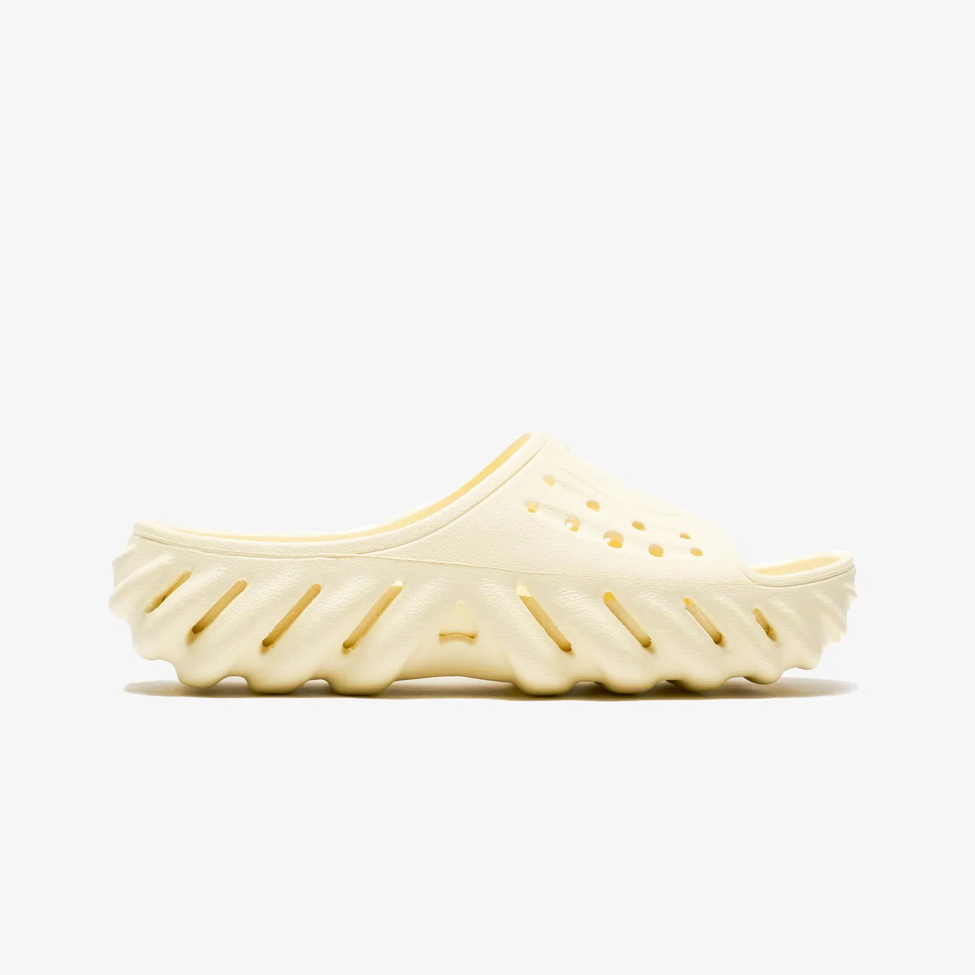 Crocs ECHO SLIDE { BUTTERCREAM