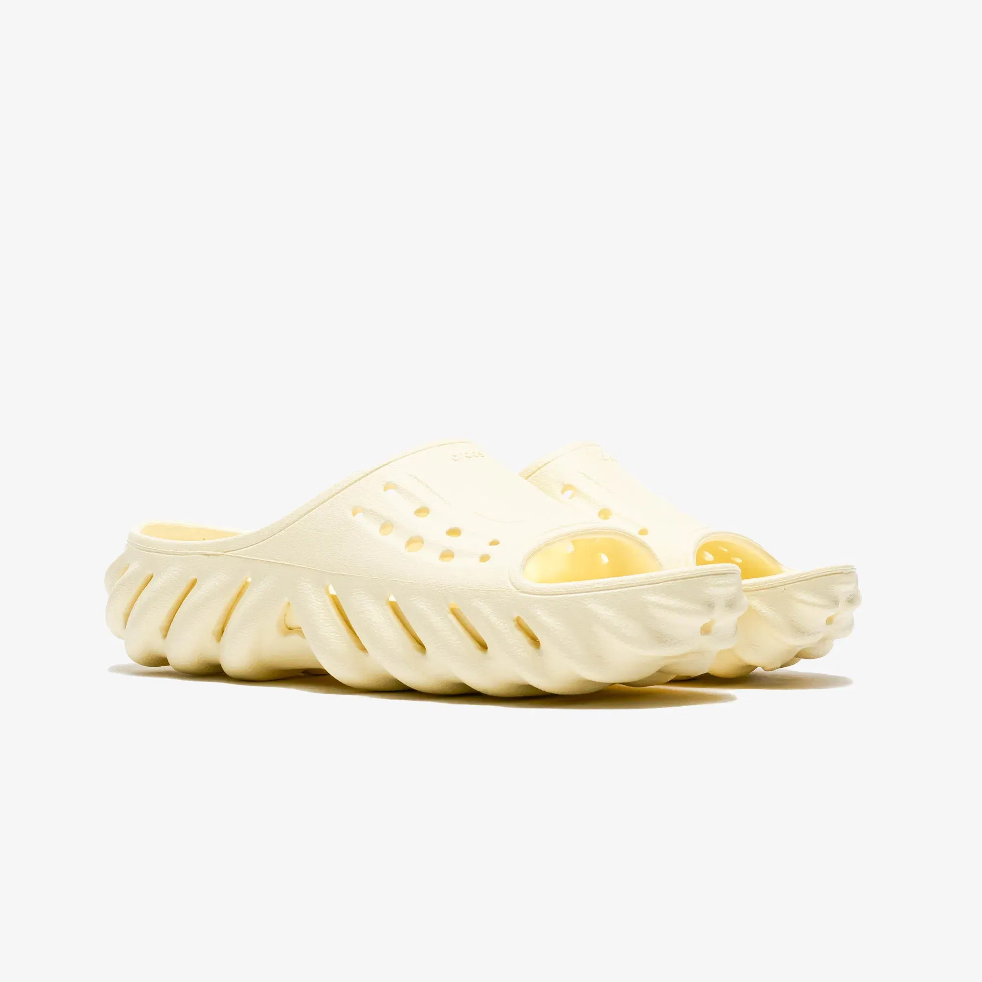 Crocs ECHO SLIDE { BUTTERCREAM