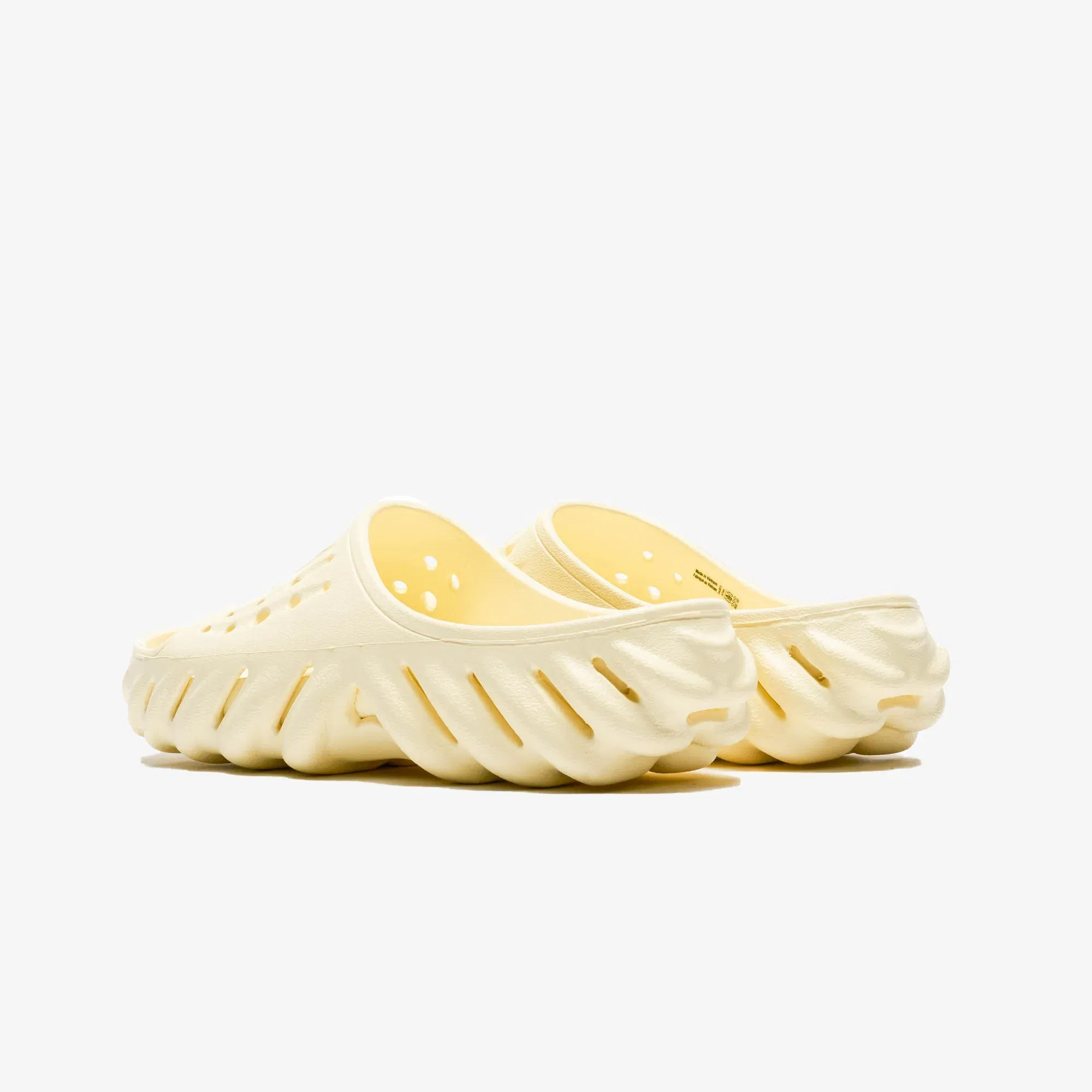Crocs ECHO SLIDE { BUTTERCREAM