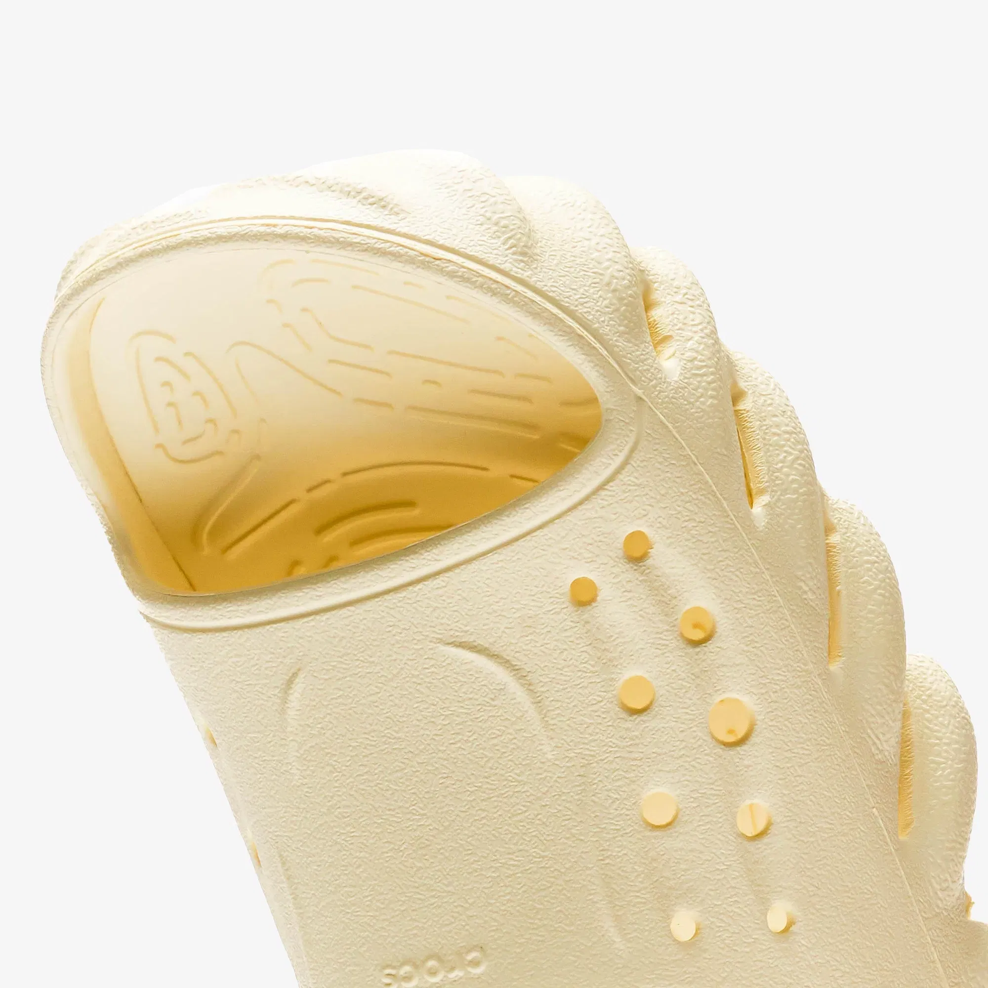 Crocs ECHO SLIDE { BUTTERCREAM