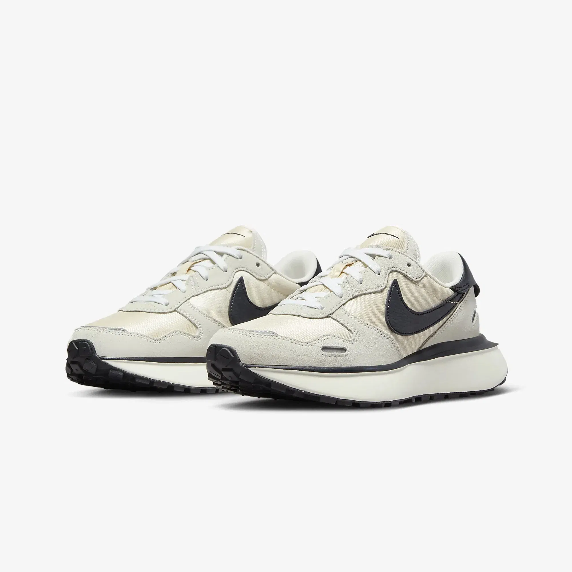 Nike PHOENIX WAFFLE { SUMMIT WHITE/BLACK-SANDDRIFT-SAIL