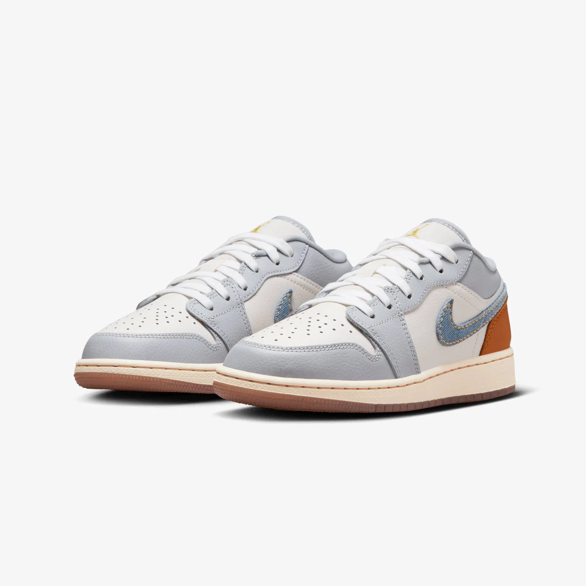 Jordan AIR JORDAN 1 LOW SE (GS) { PHANTOM/LT ARMORY BLUE-COCONUT MILK