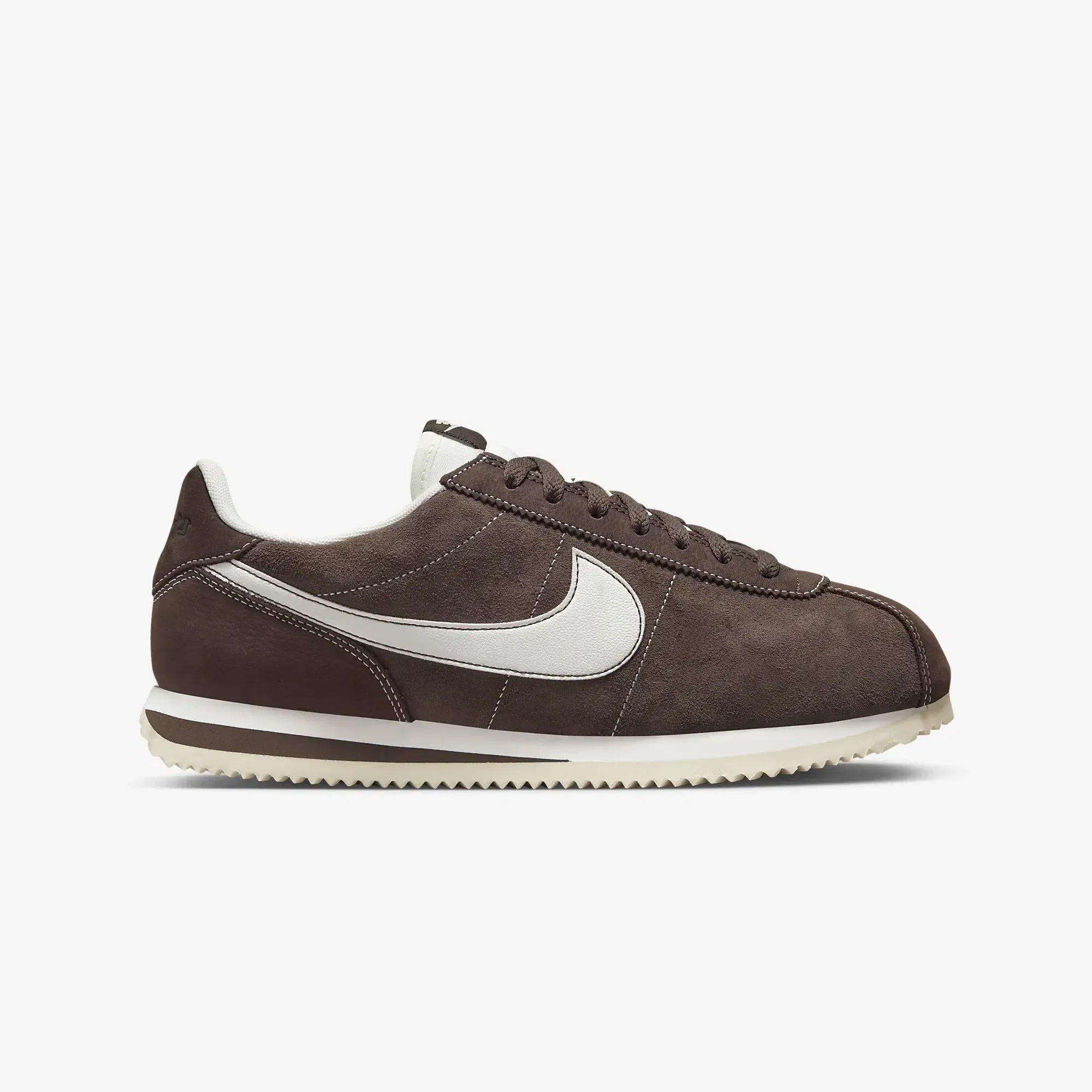 Nike CORTEZ SE { BAROQUE BROWN/SAIL-COCONUT MILK
