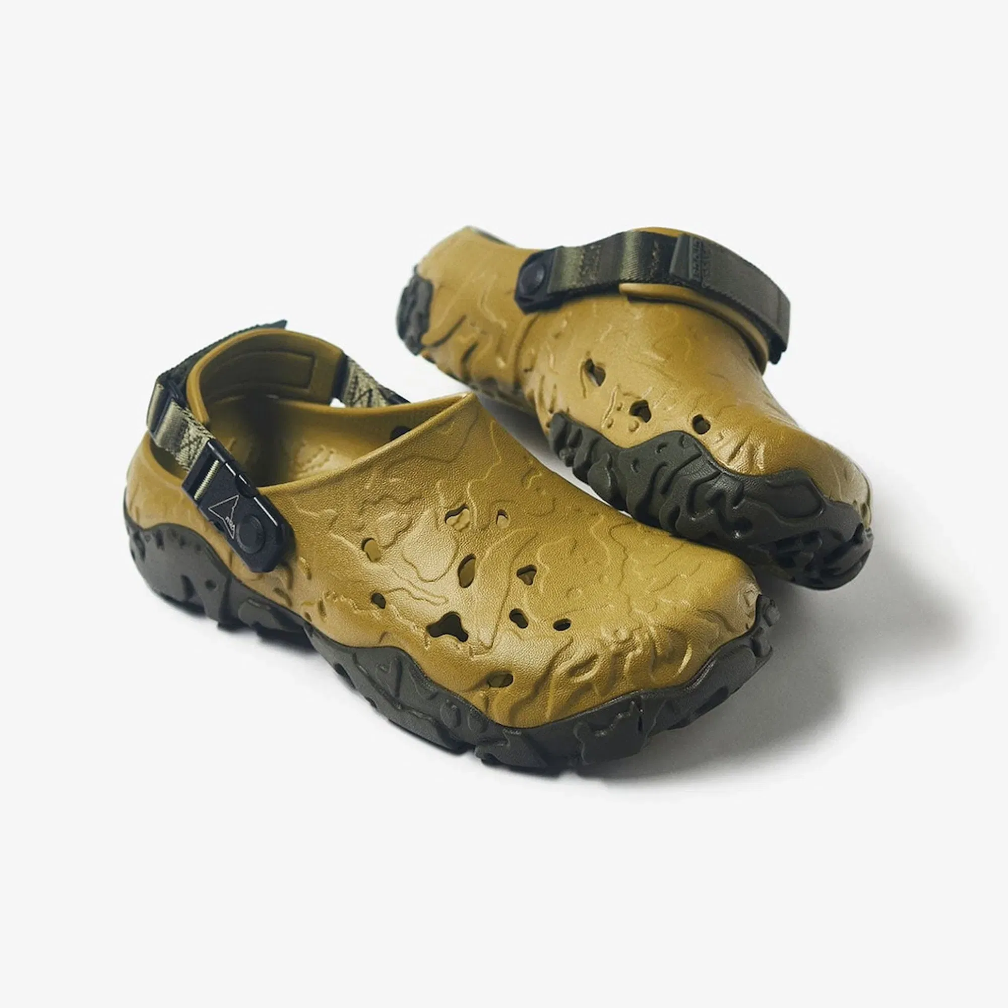 Crocs ROA X CROCS ATATLAS CLOG { ALOE/MLTI